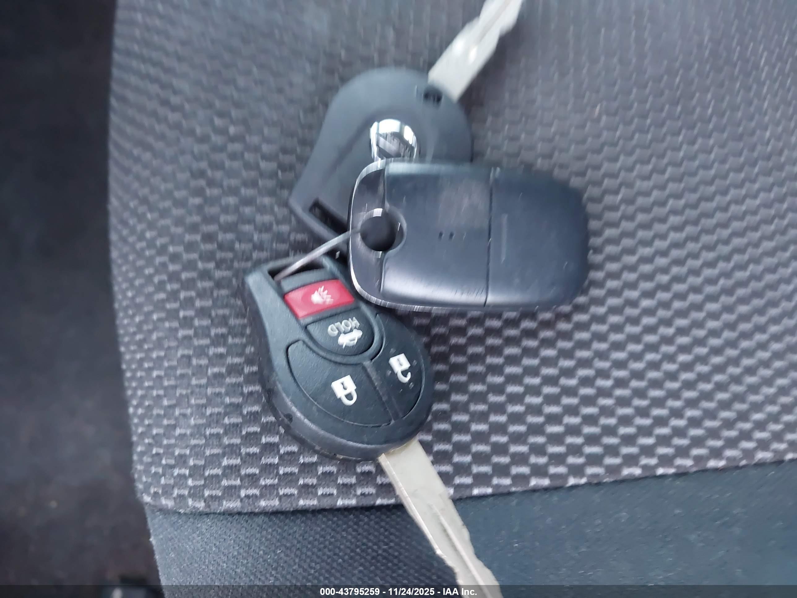 NISSAN VERSA image 11