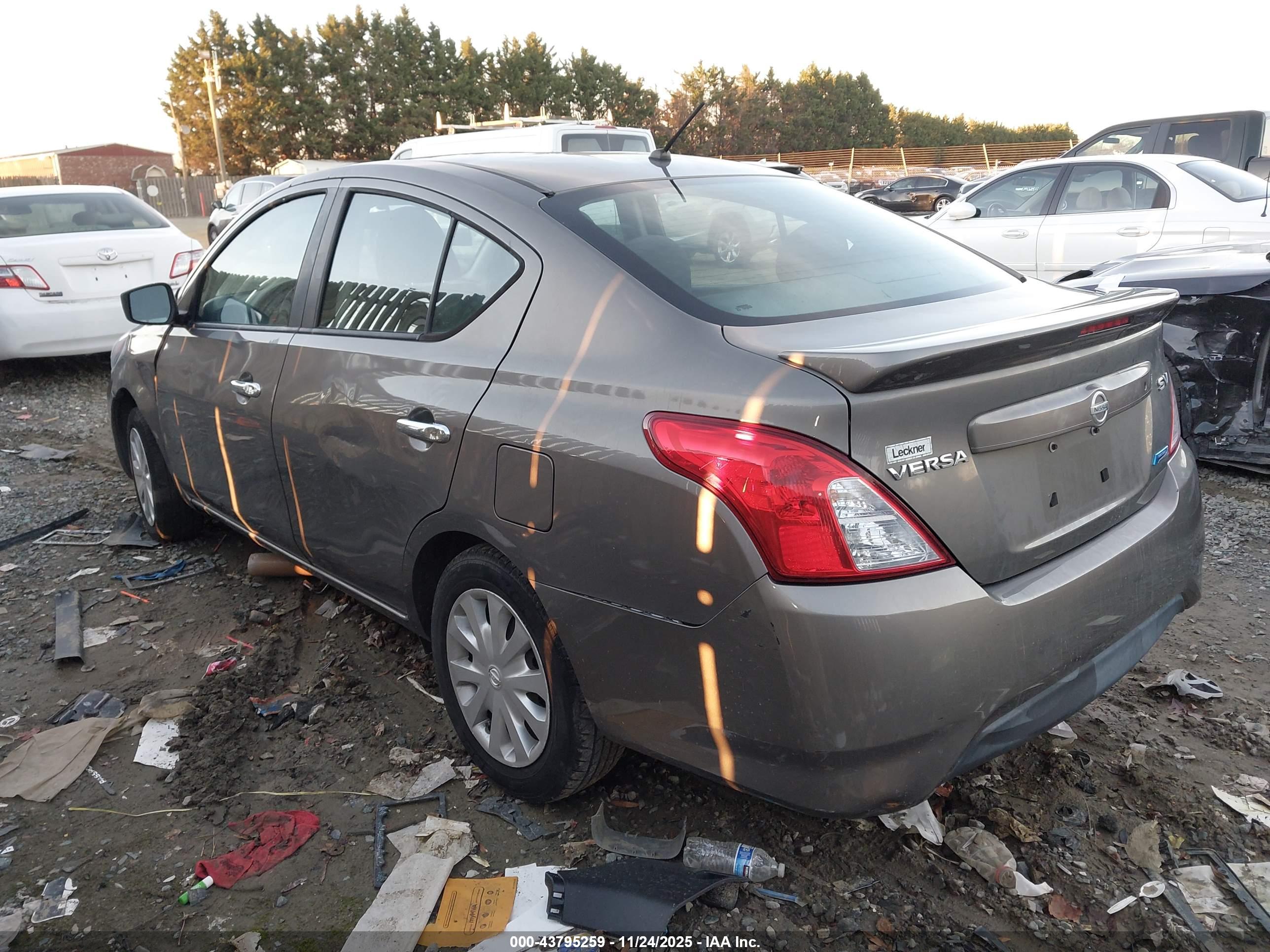 NISSAN VERSA image 3
