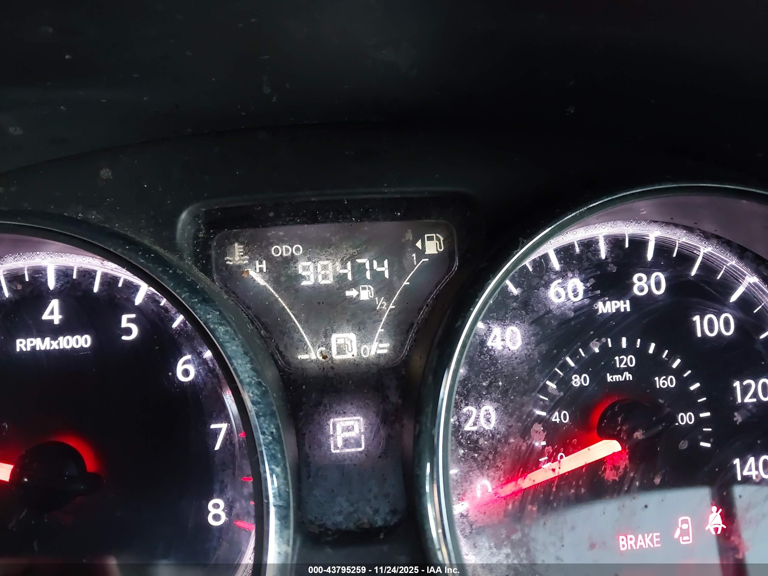NISSAN VERSA image 7