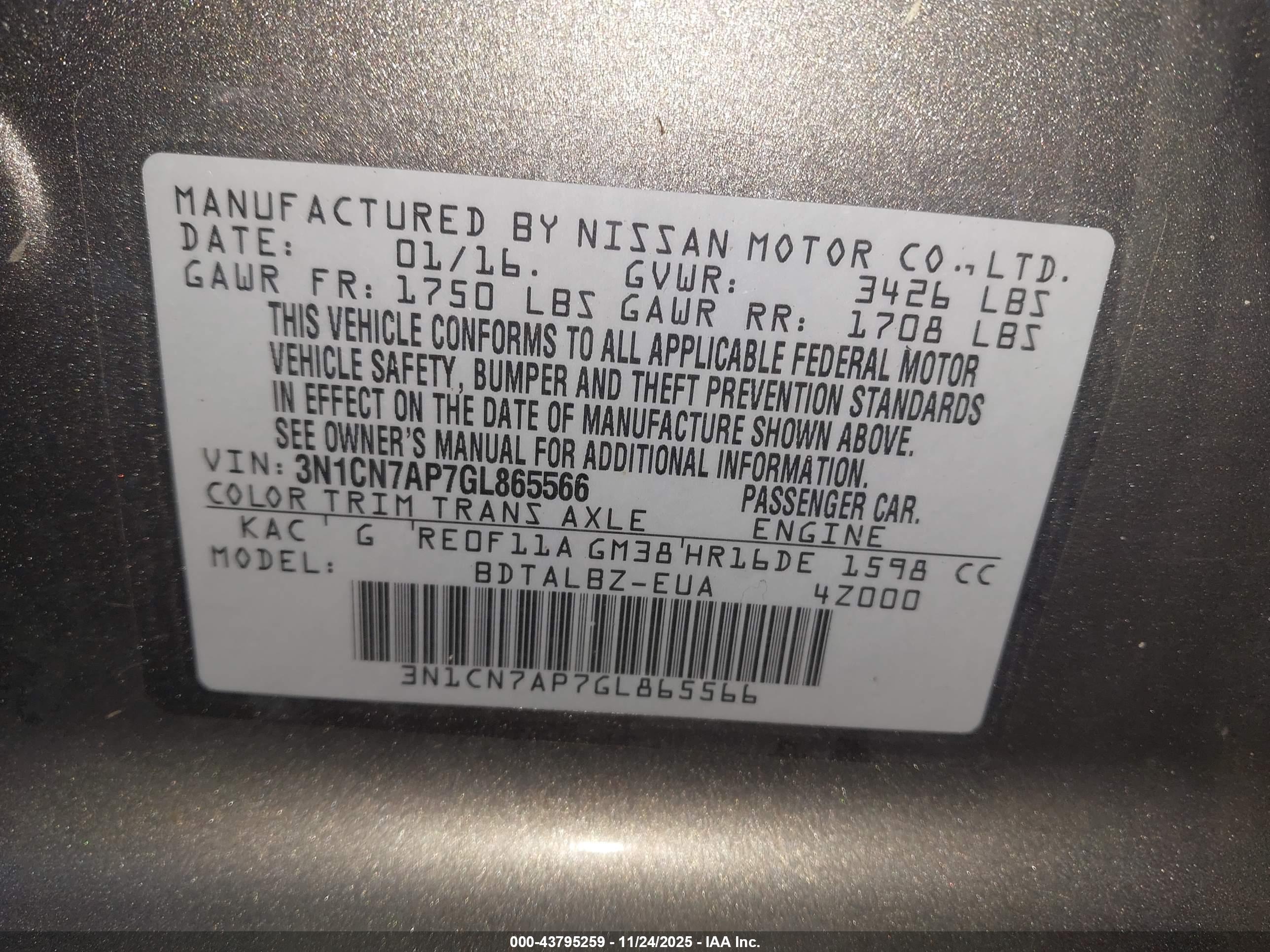 NISSAN VERSA image 9