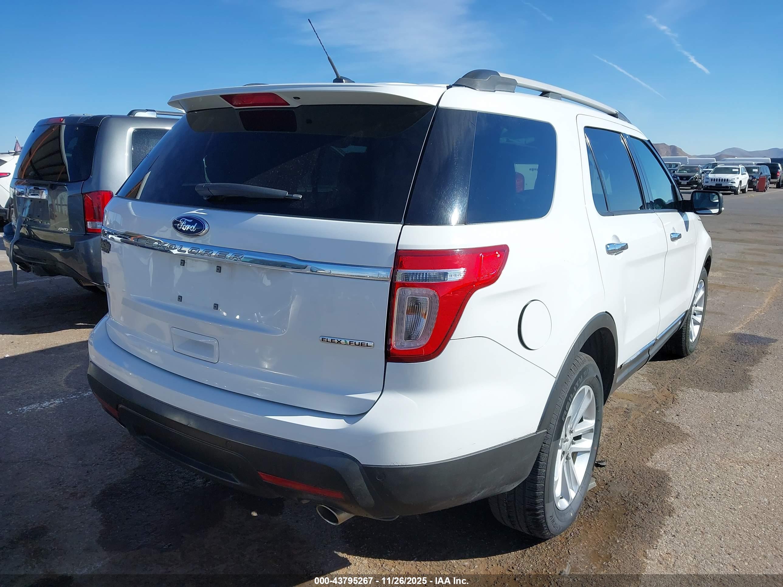 FORD EXPLORER image 4