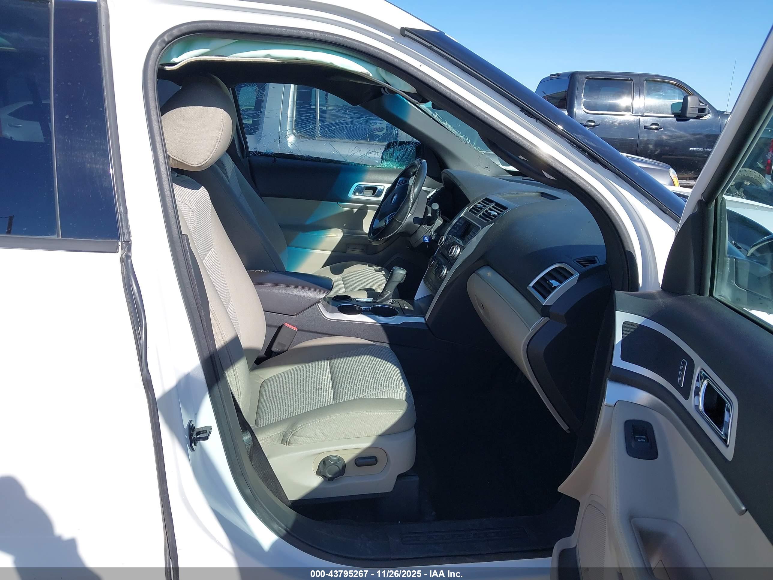 FORD EXPLORER image 5