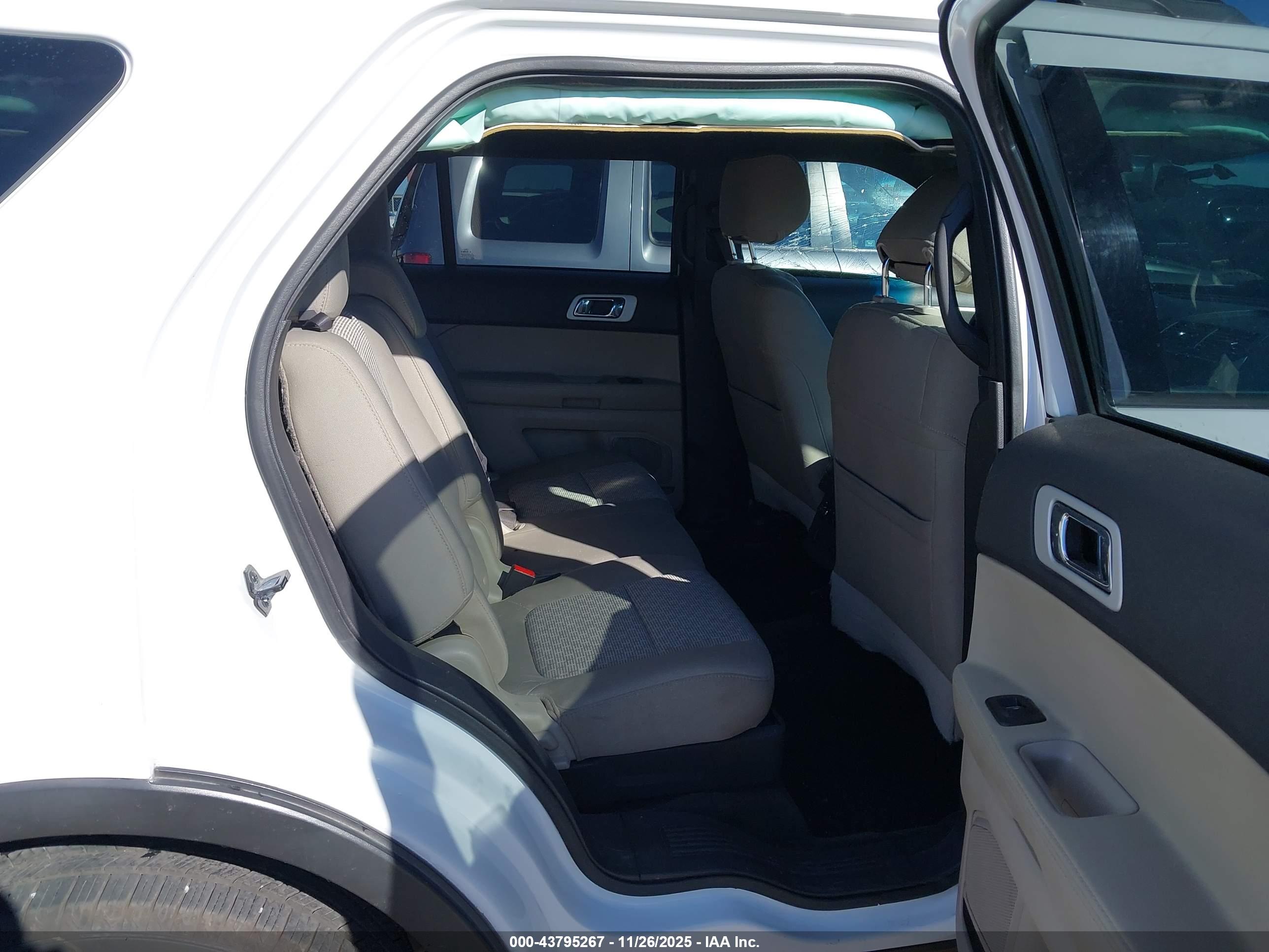 FORD EXPLORER image 8