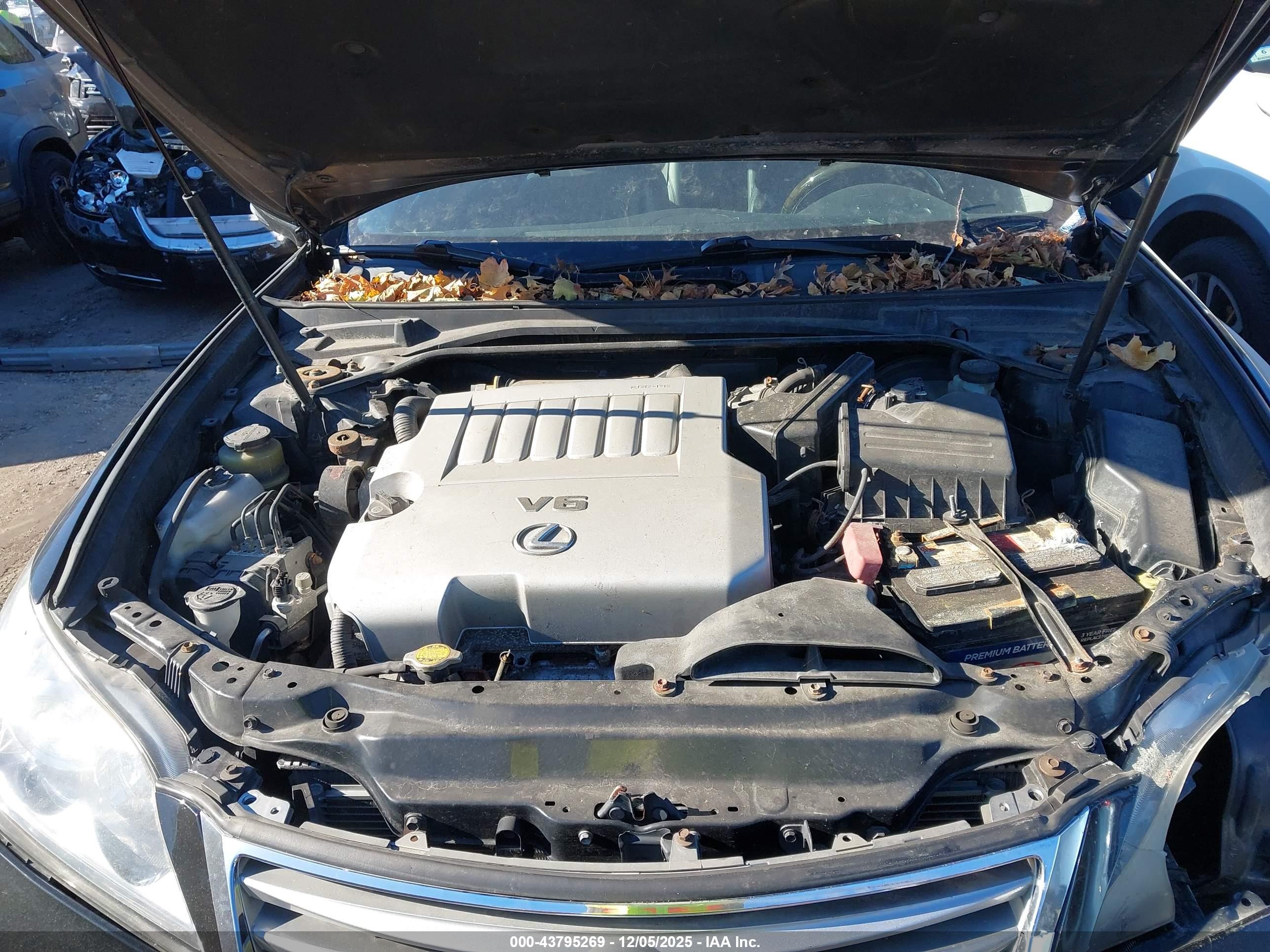 LEXUS ES image 10