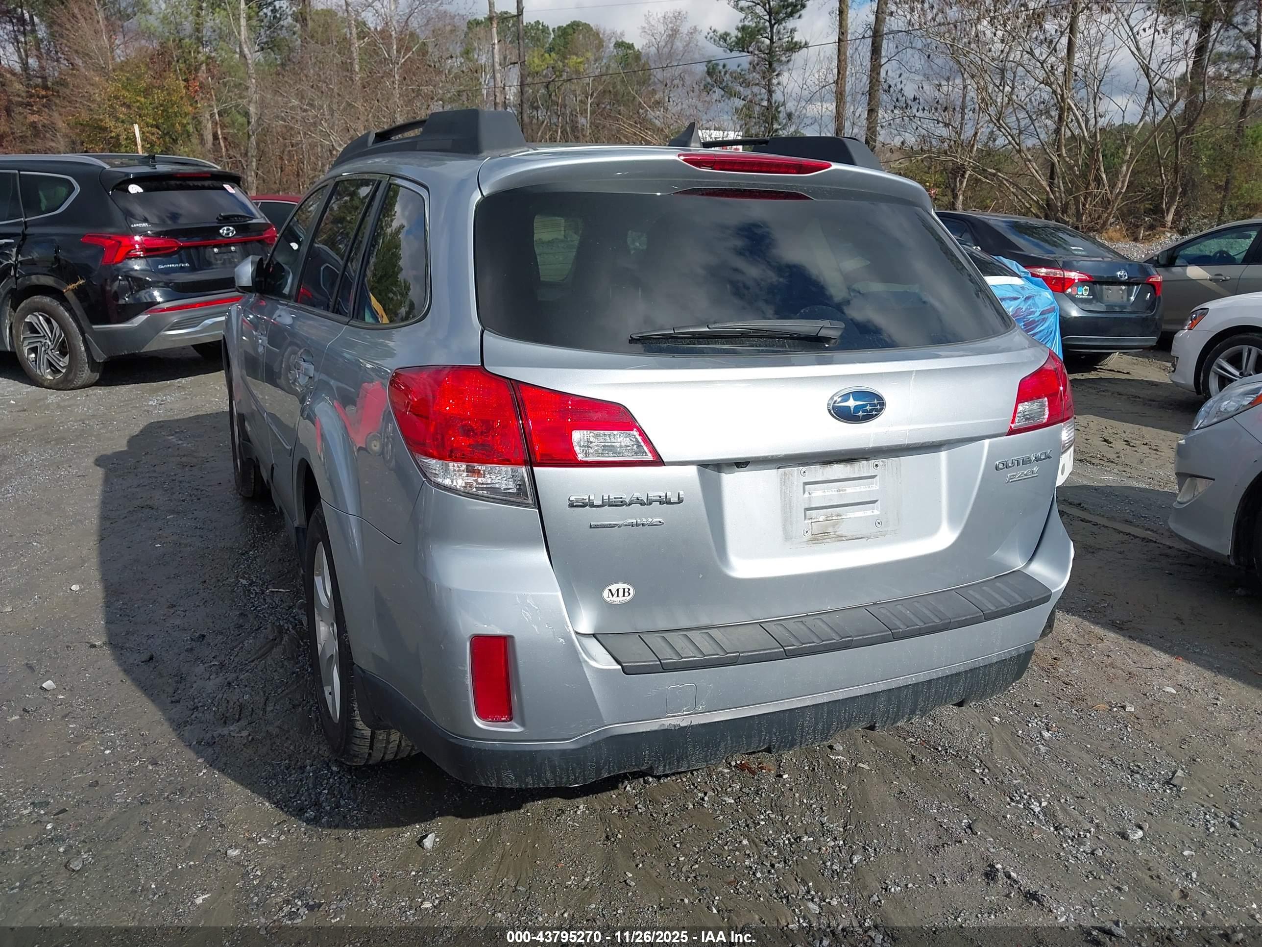 SUBARU OUTBACK image 3