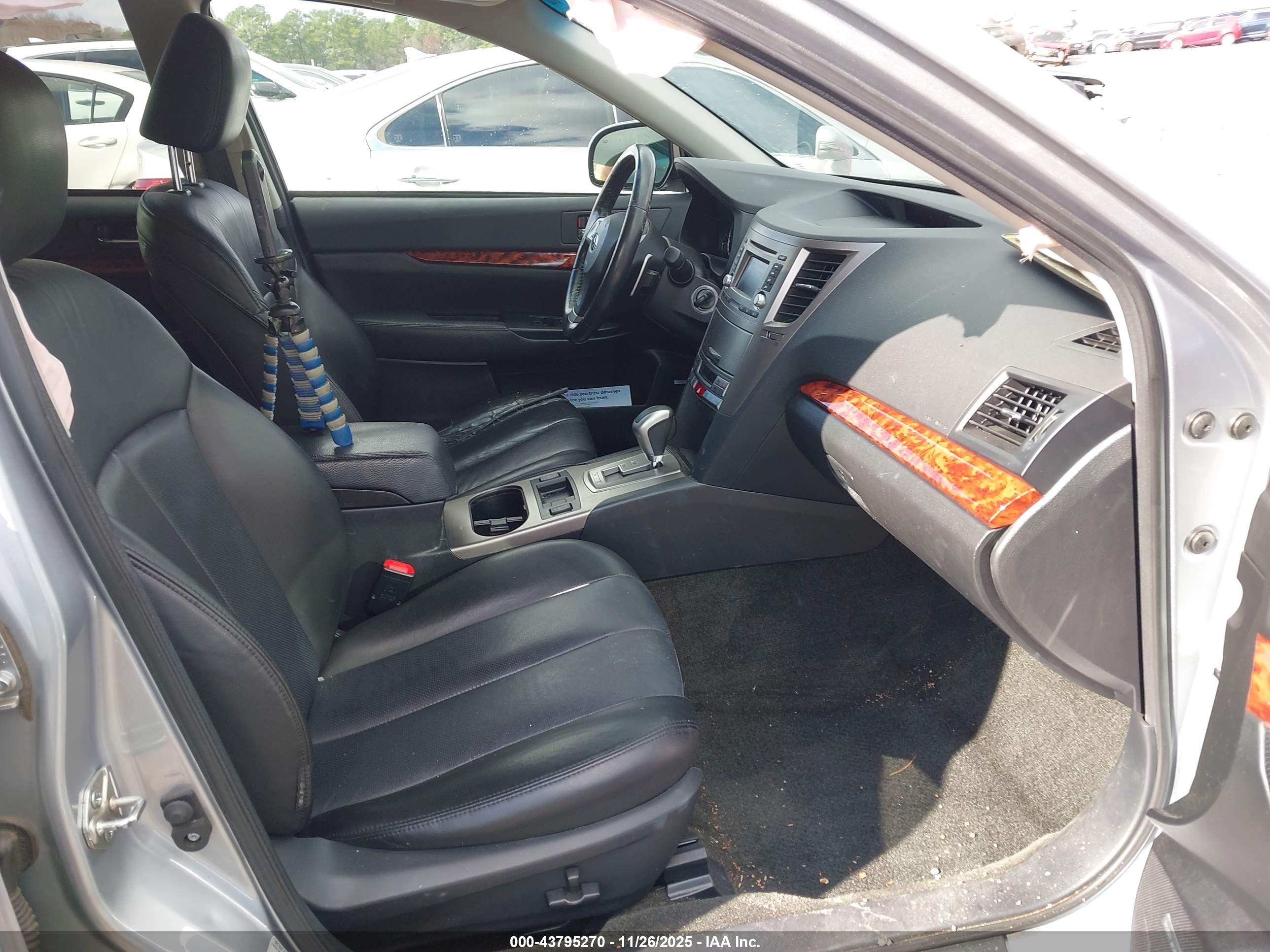 SUBARU OUTBACK image 5