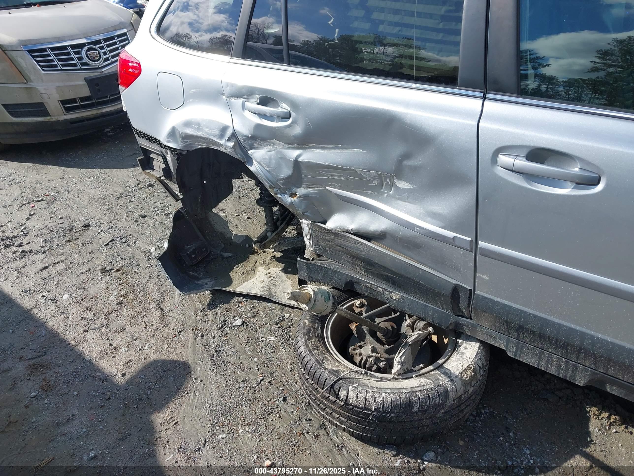 SUBARU OUTBACK image 6