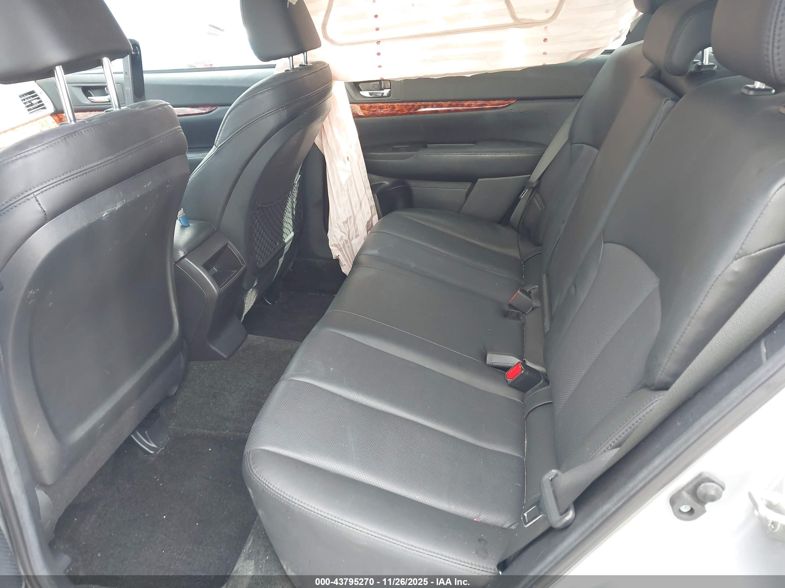 SUBARU OUTBACK image 8