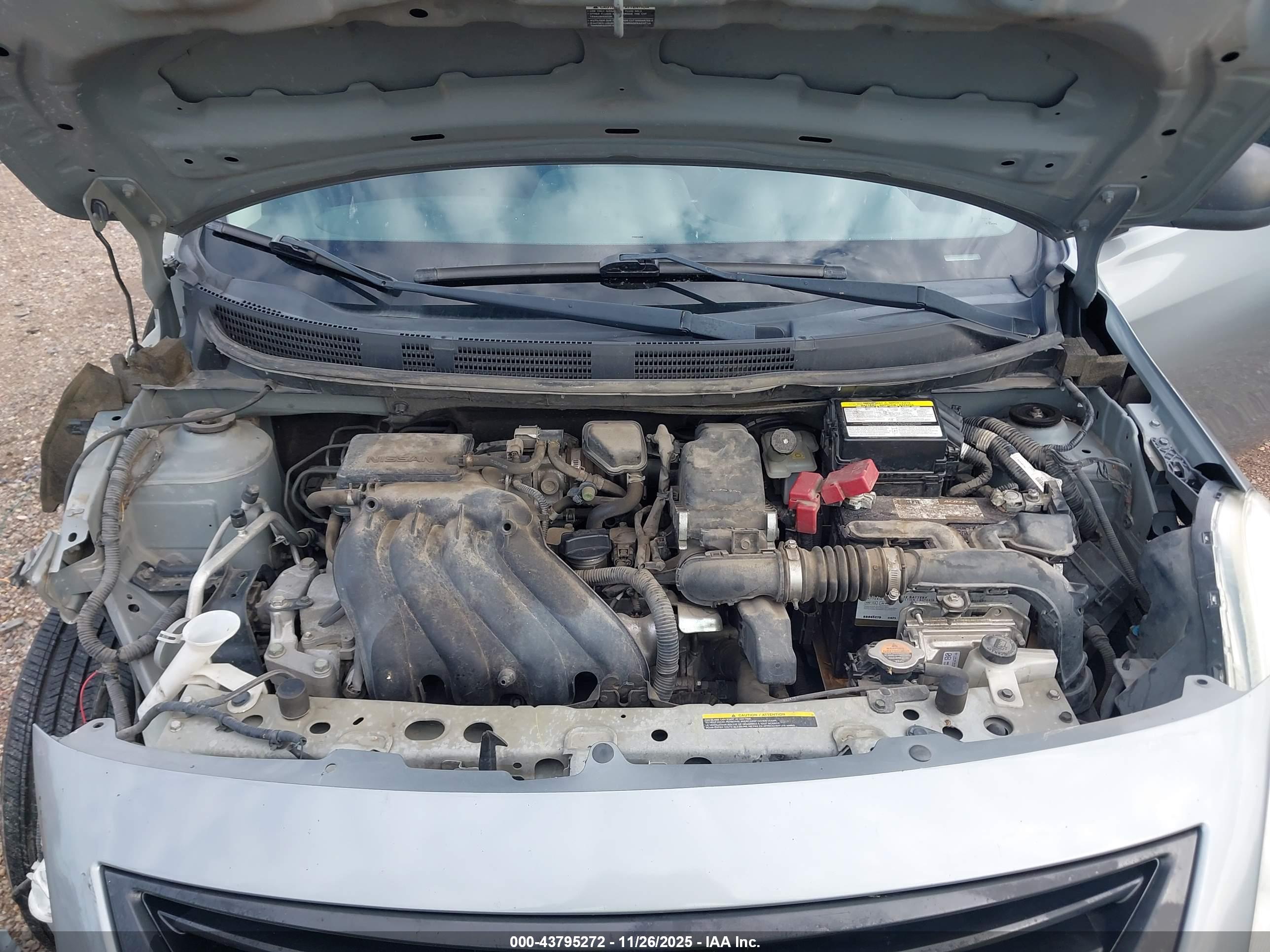 NISSAN VERSA image 10
