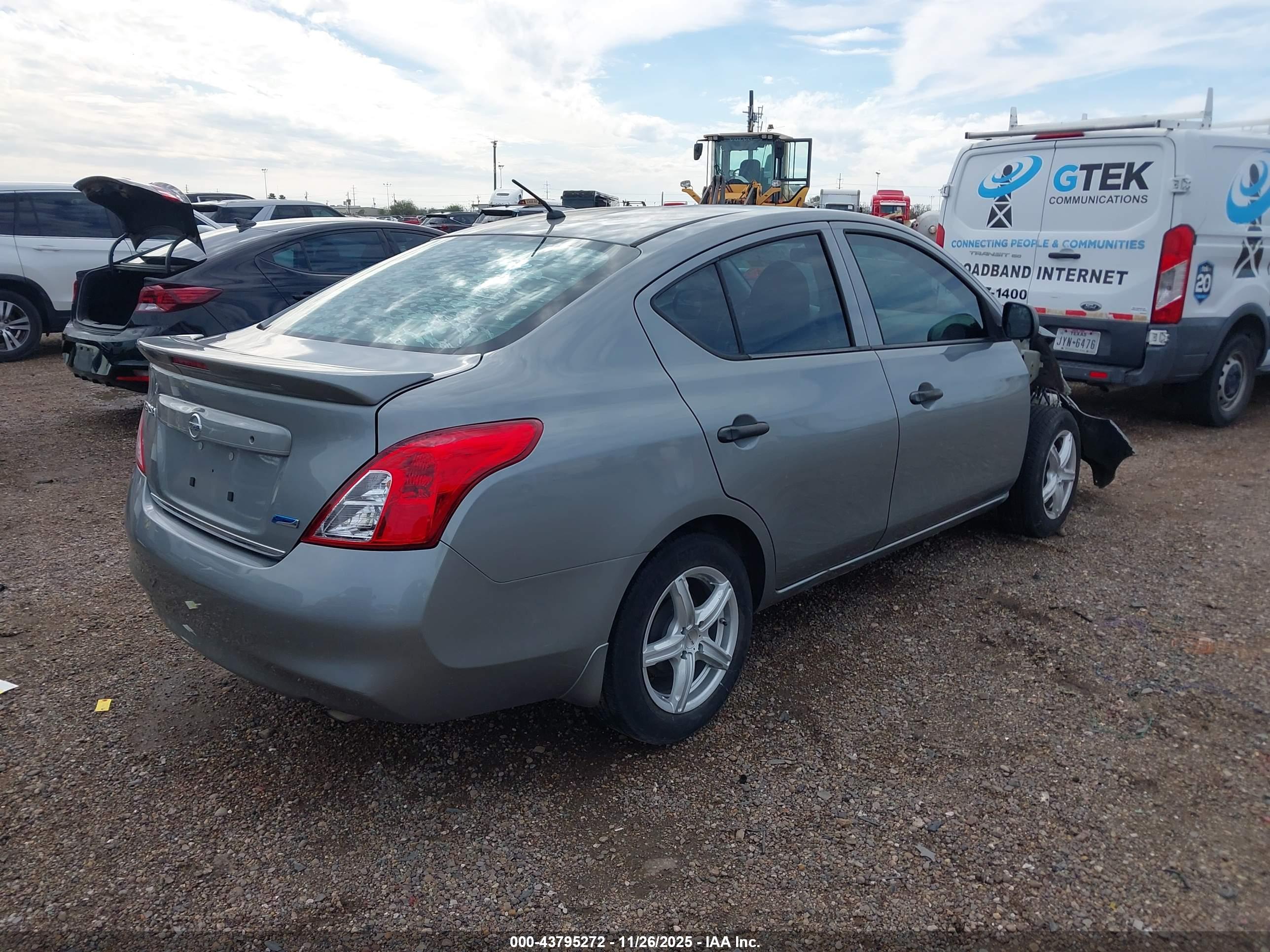 NISSAN VERSA image 4