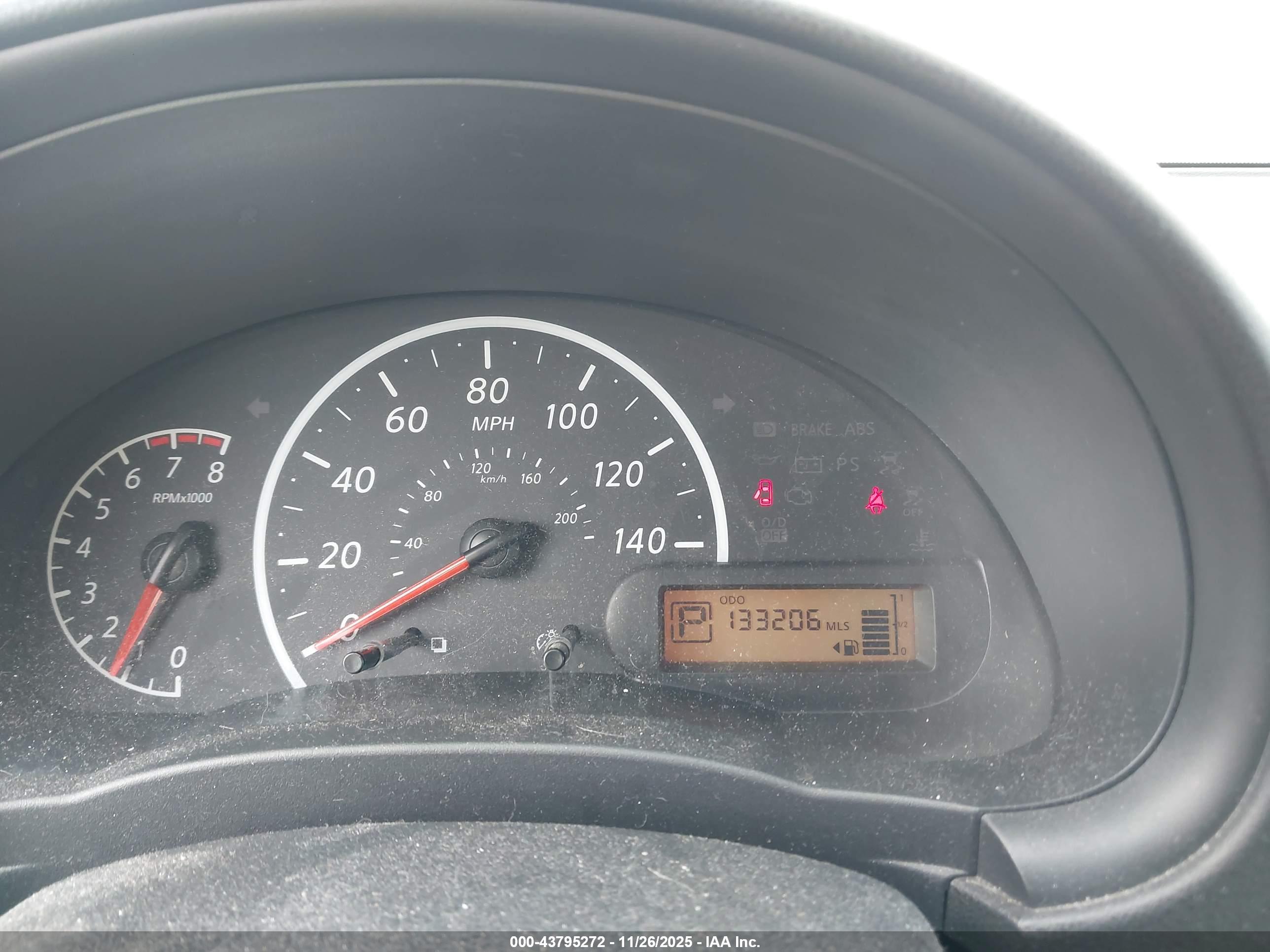 NISSAN VERSA image 7
