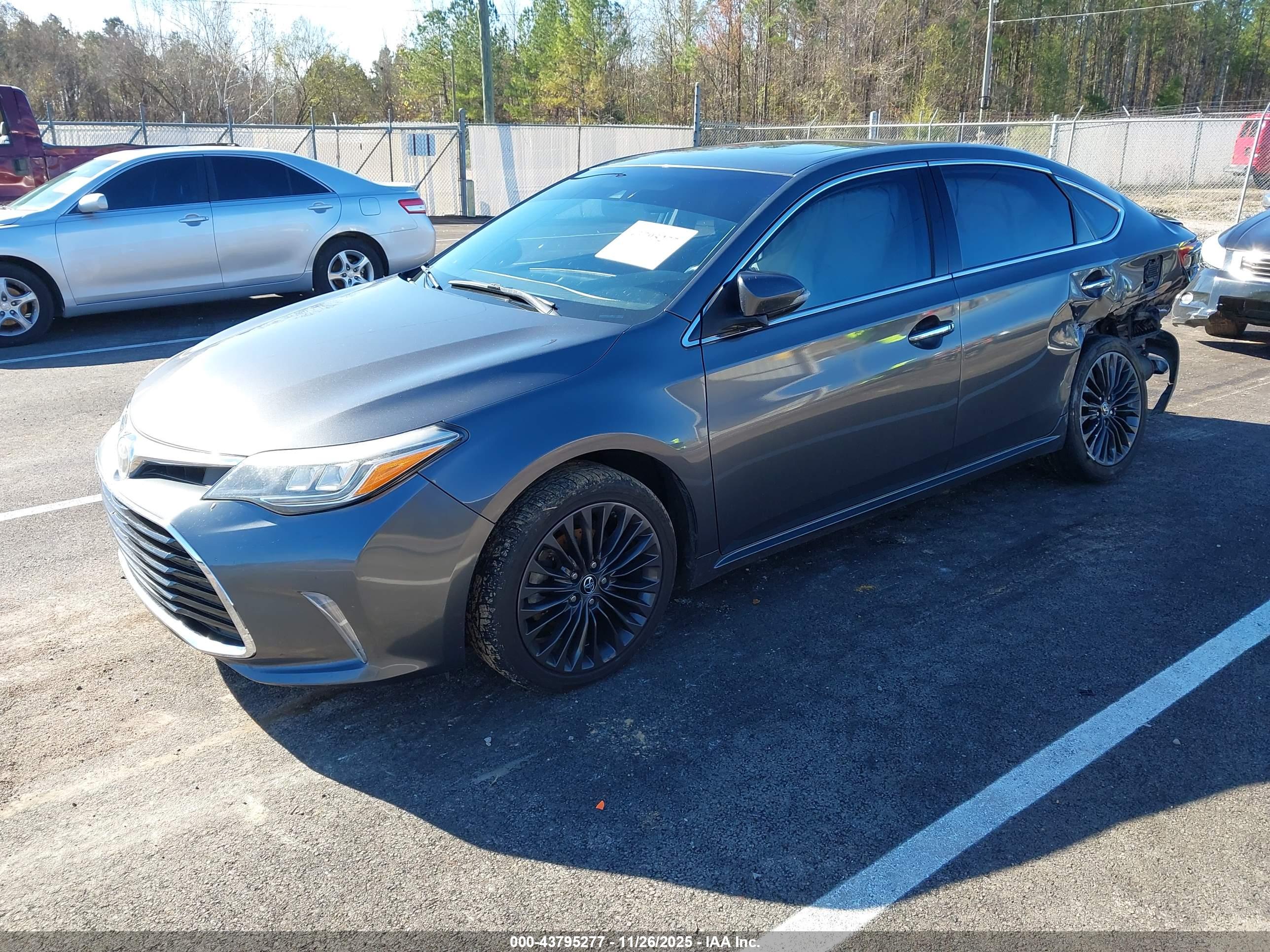 TOYOTA AVALON image 2