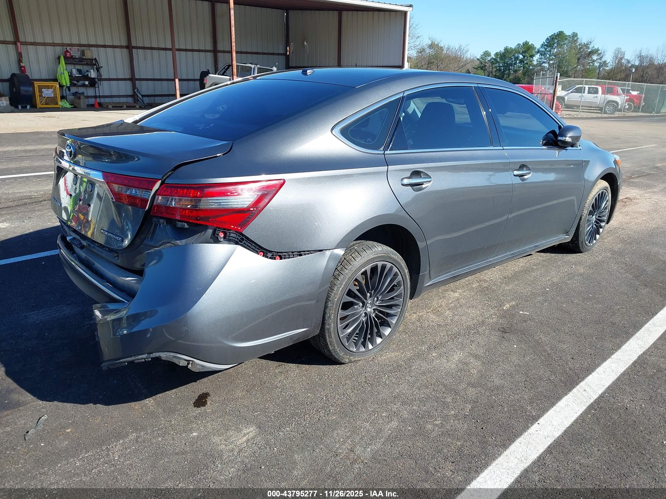 TOYOTA AVALON image 4