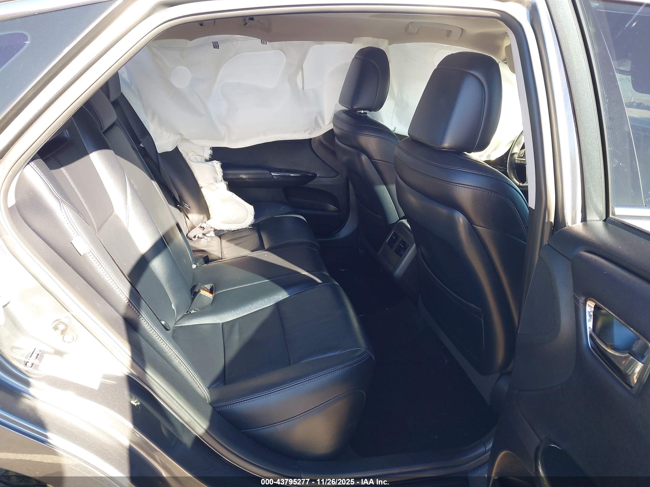 TOYOTA AVALON image 8