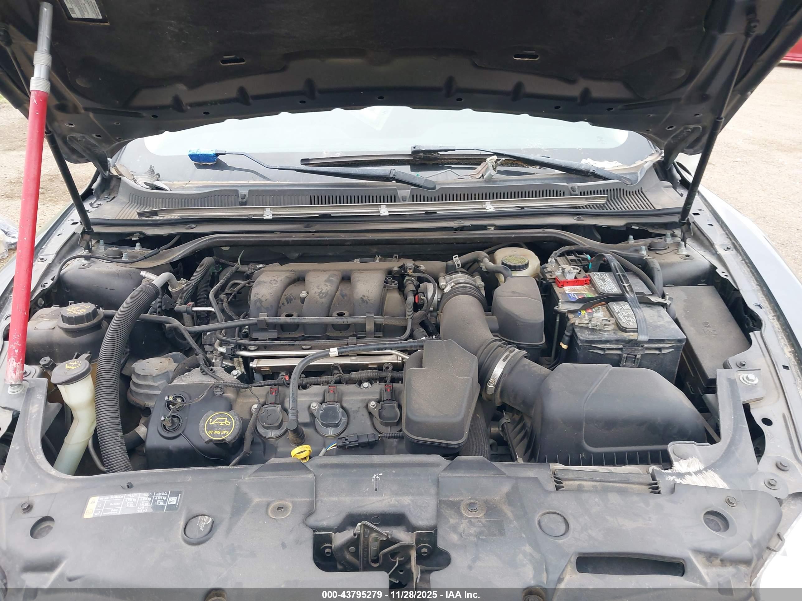 FORD TAURUS image 10