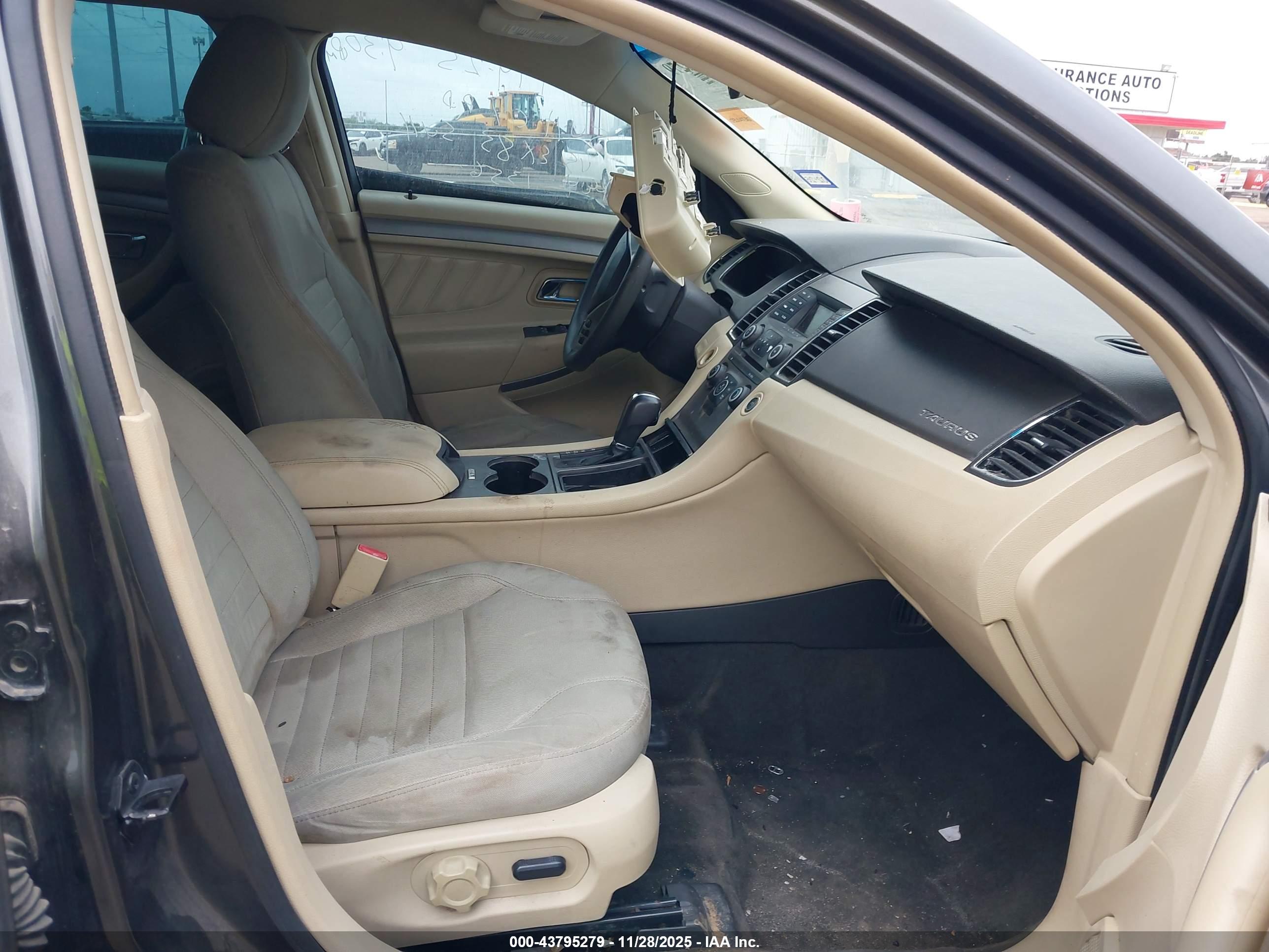 FORD TAURUS image 5