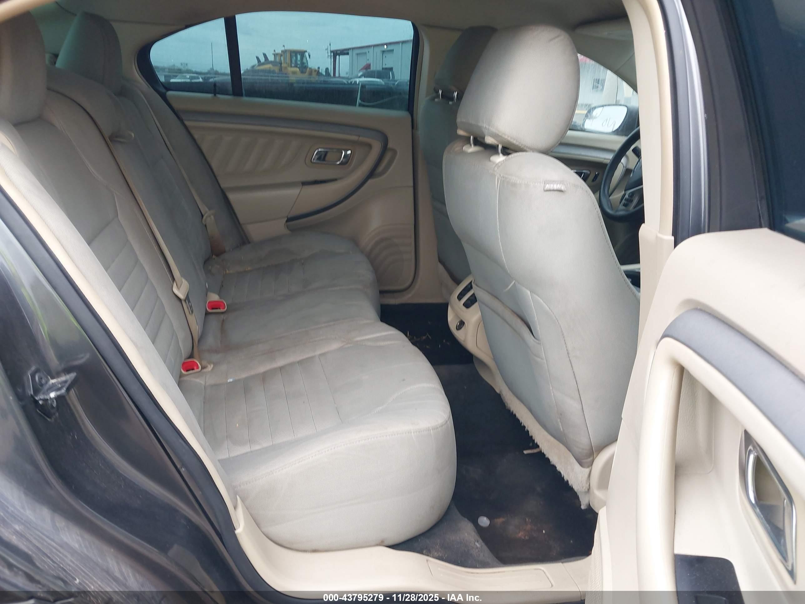FORD TAURUS image 8