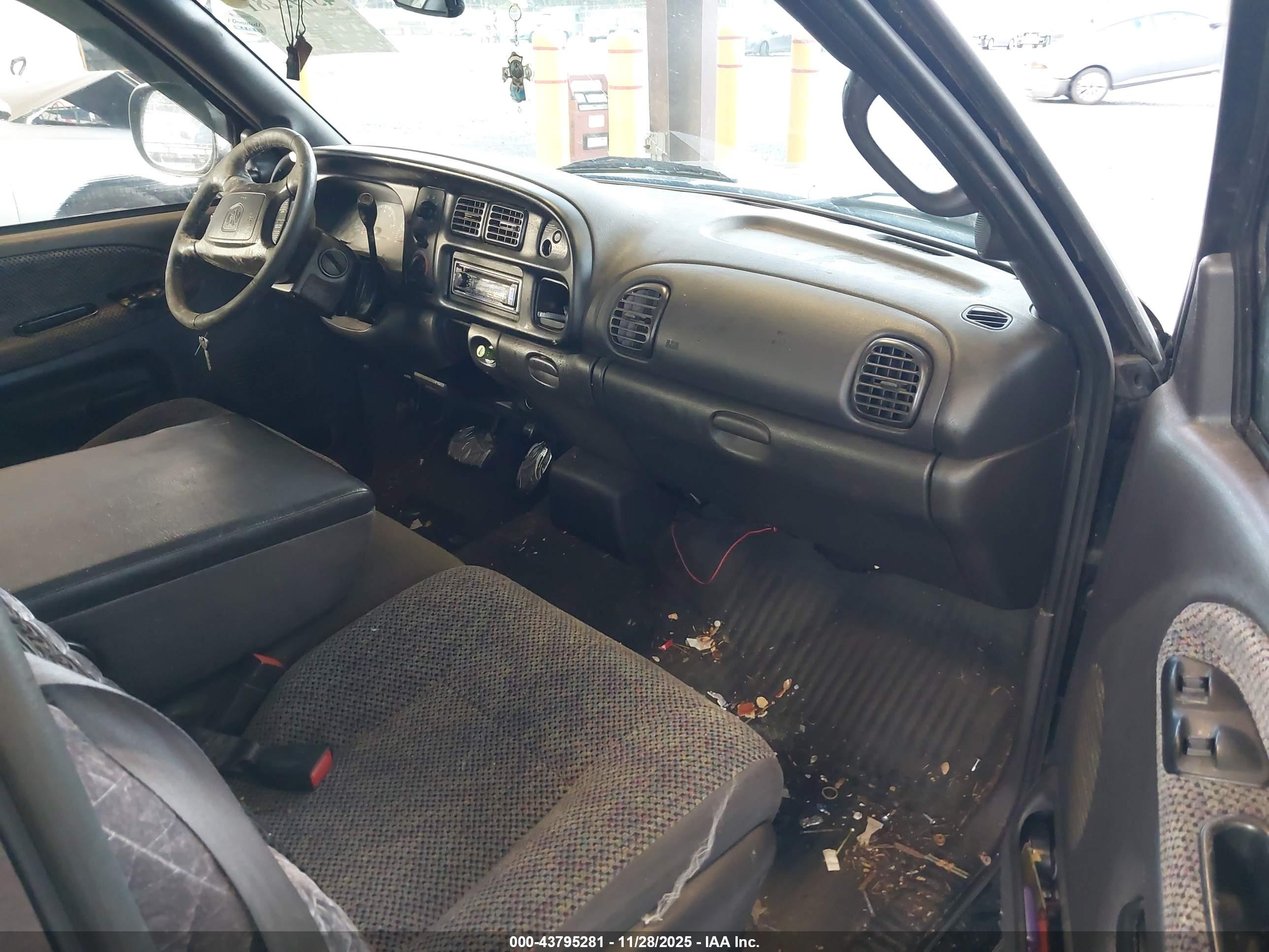 DODGE RAM image 5