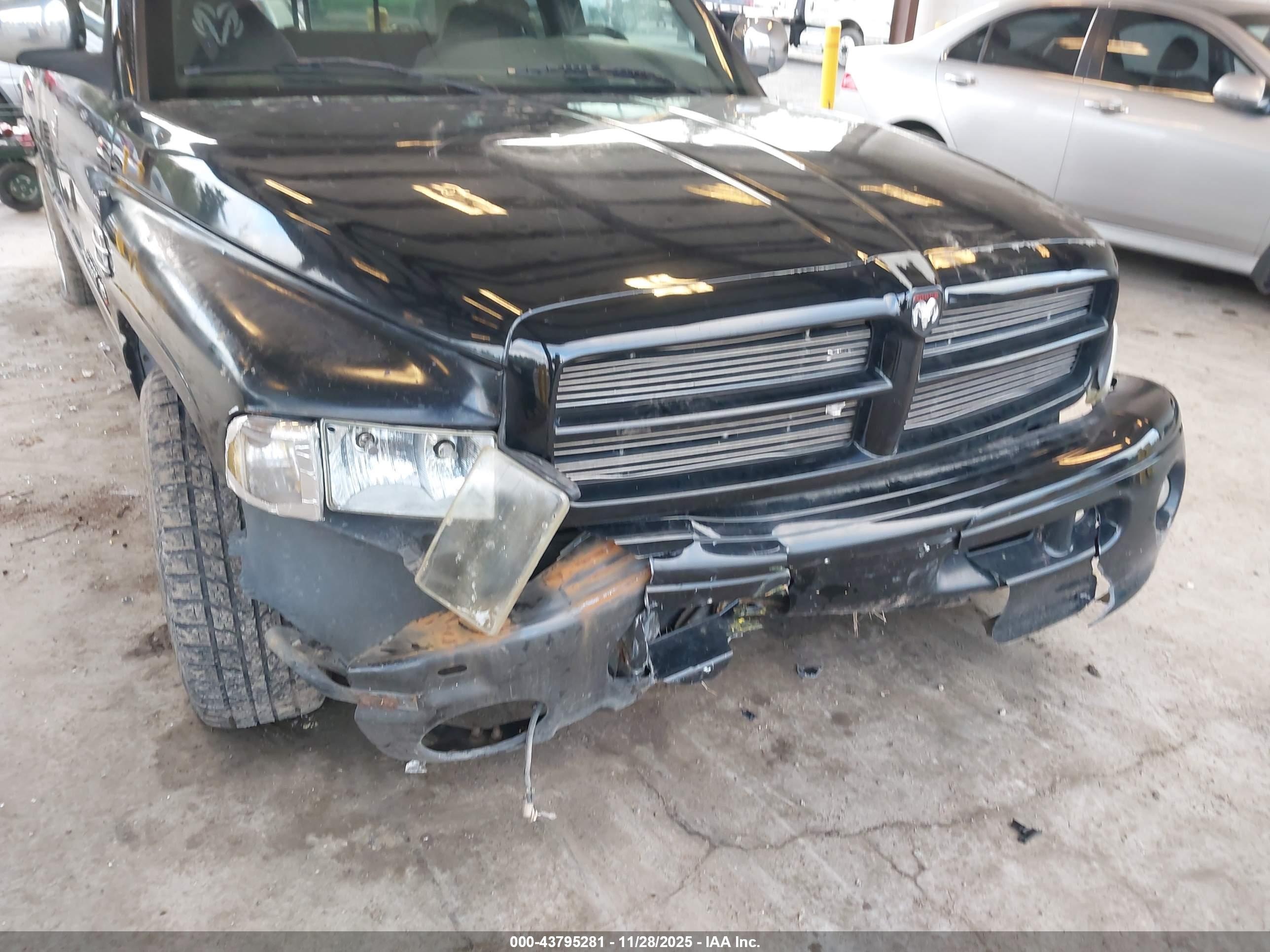 DODGE RAM image 6