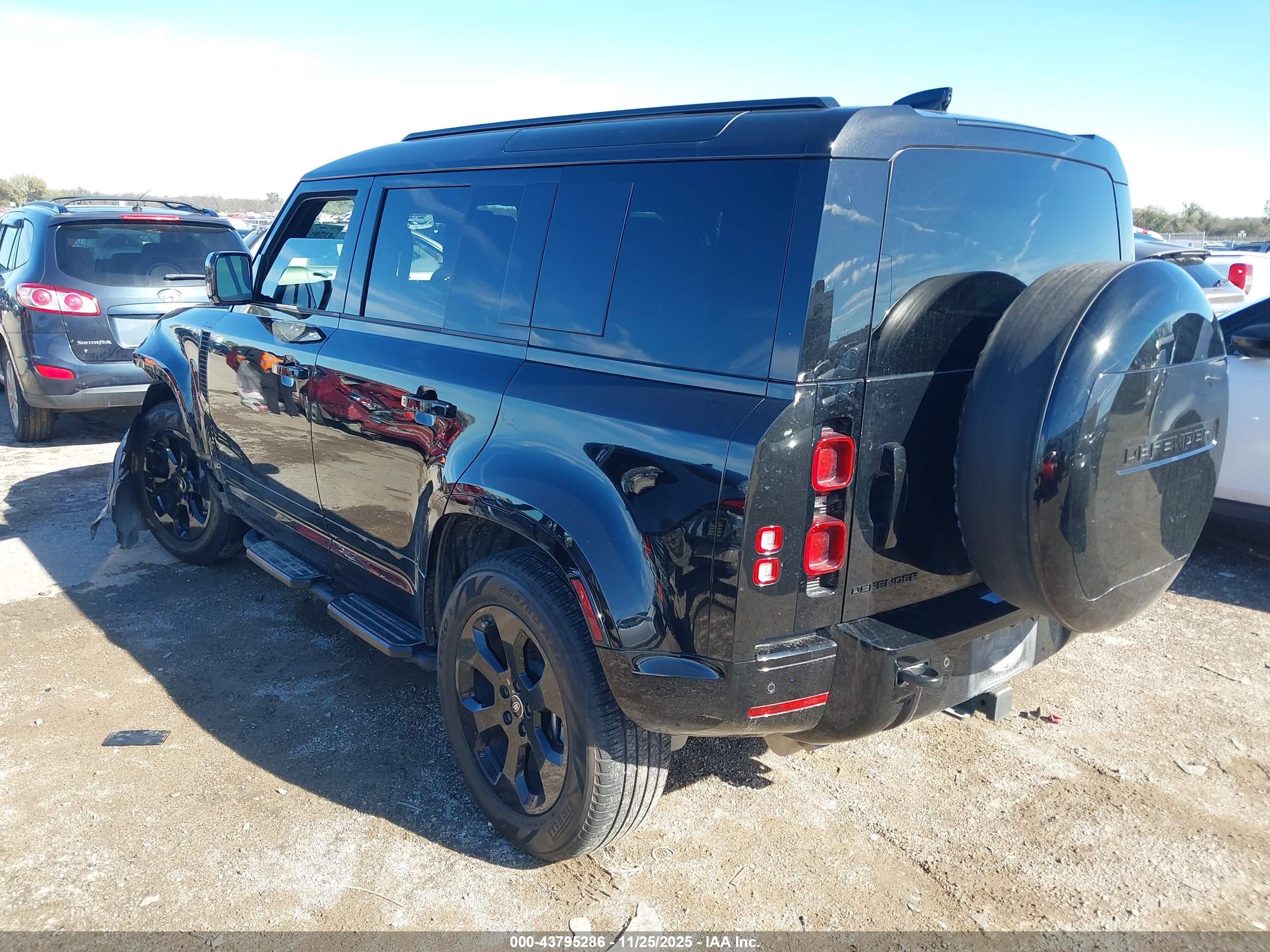 LAND ROVER image 3