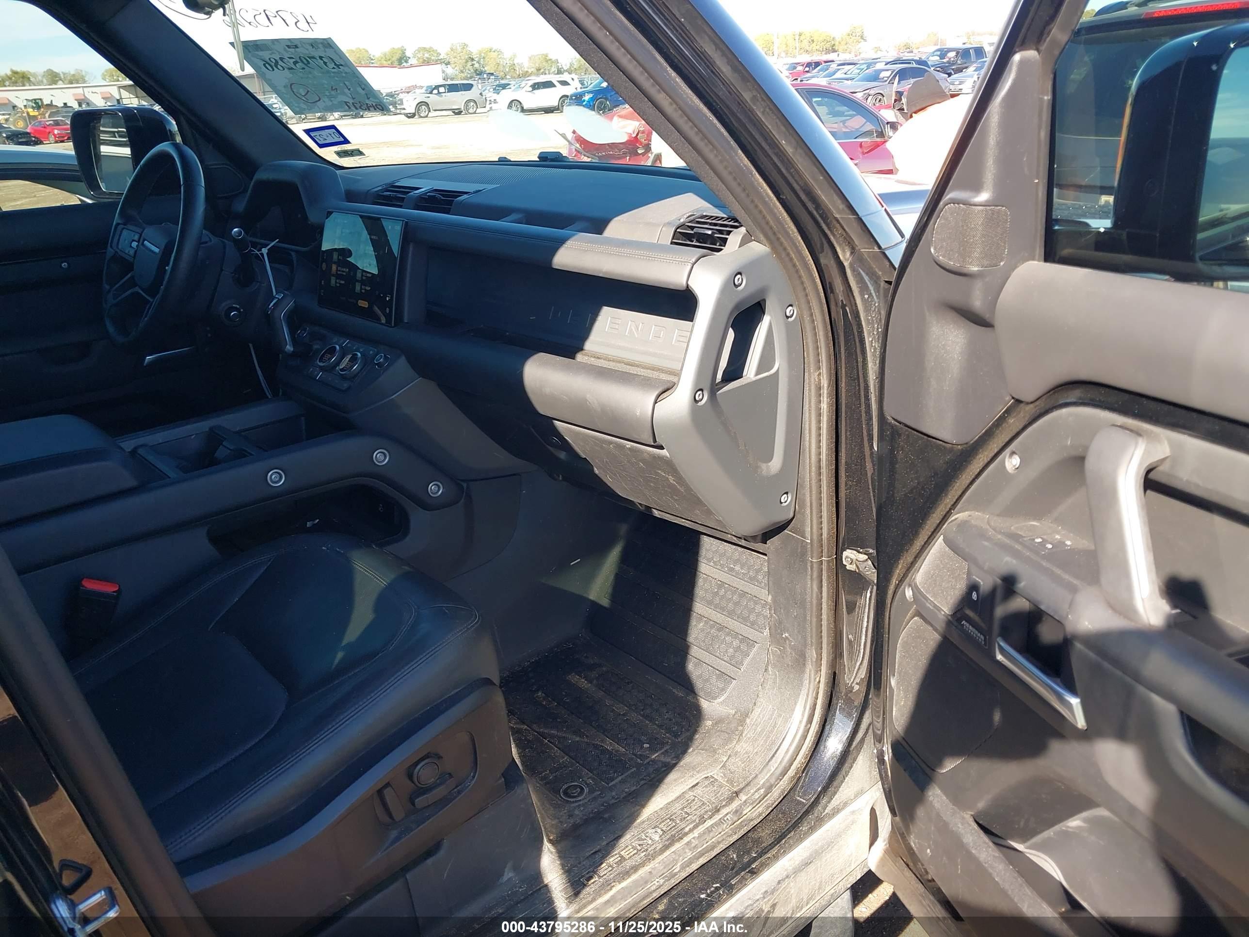 LAND ROVER image 5