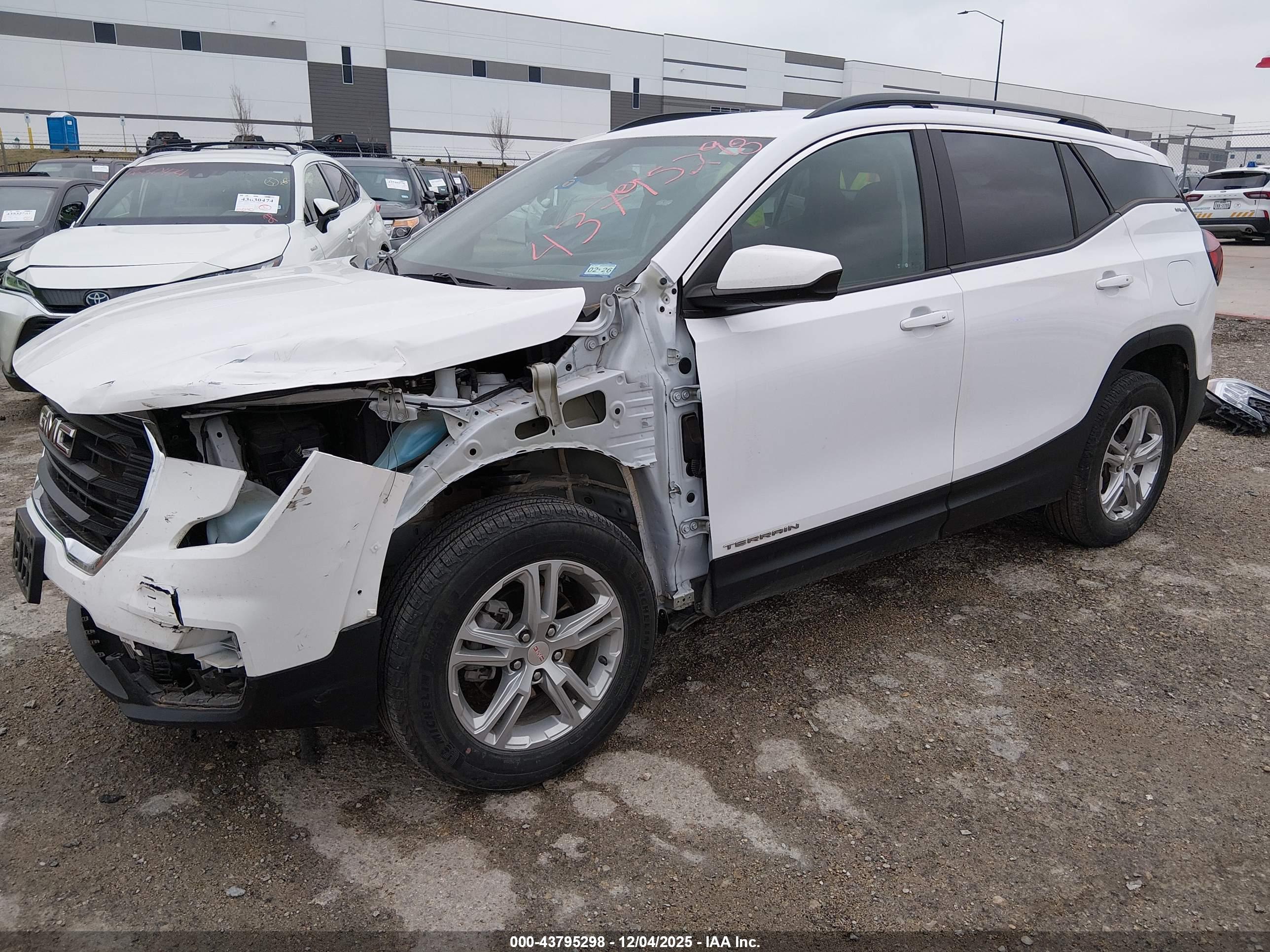 GMC TERRAIN image 2