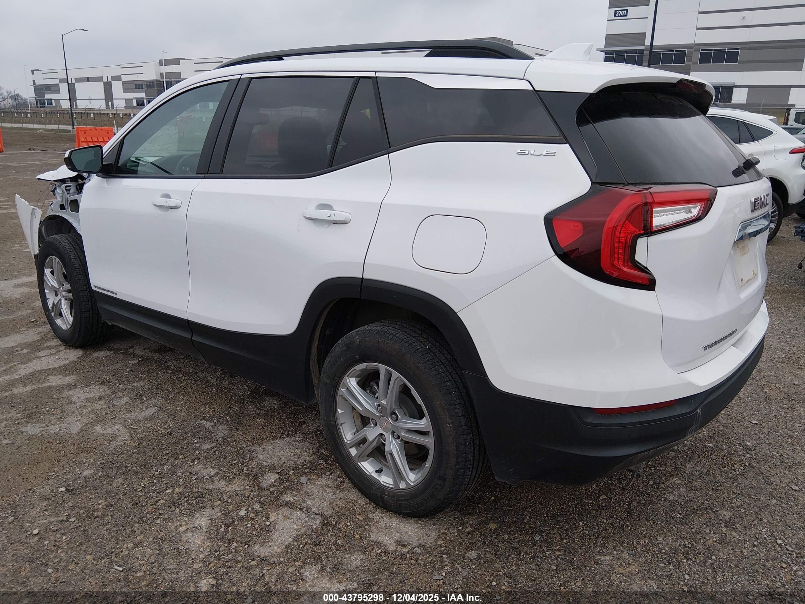 GMC TERRAIN image 3