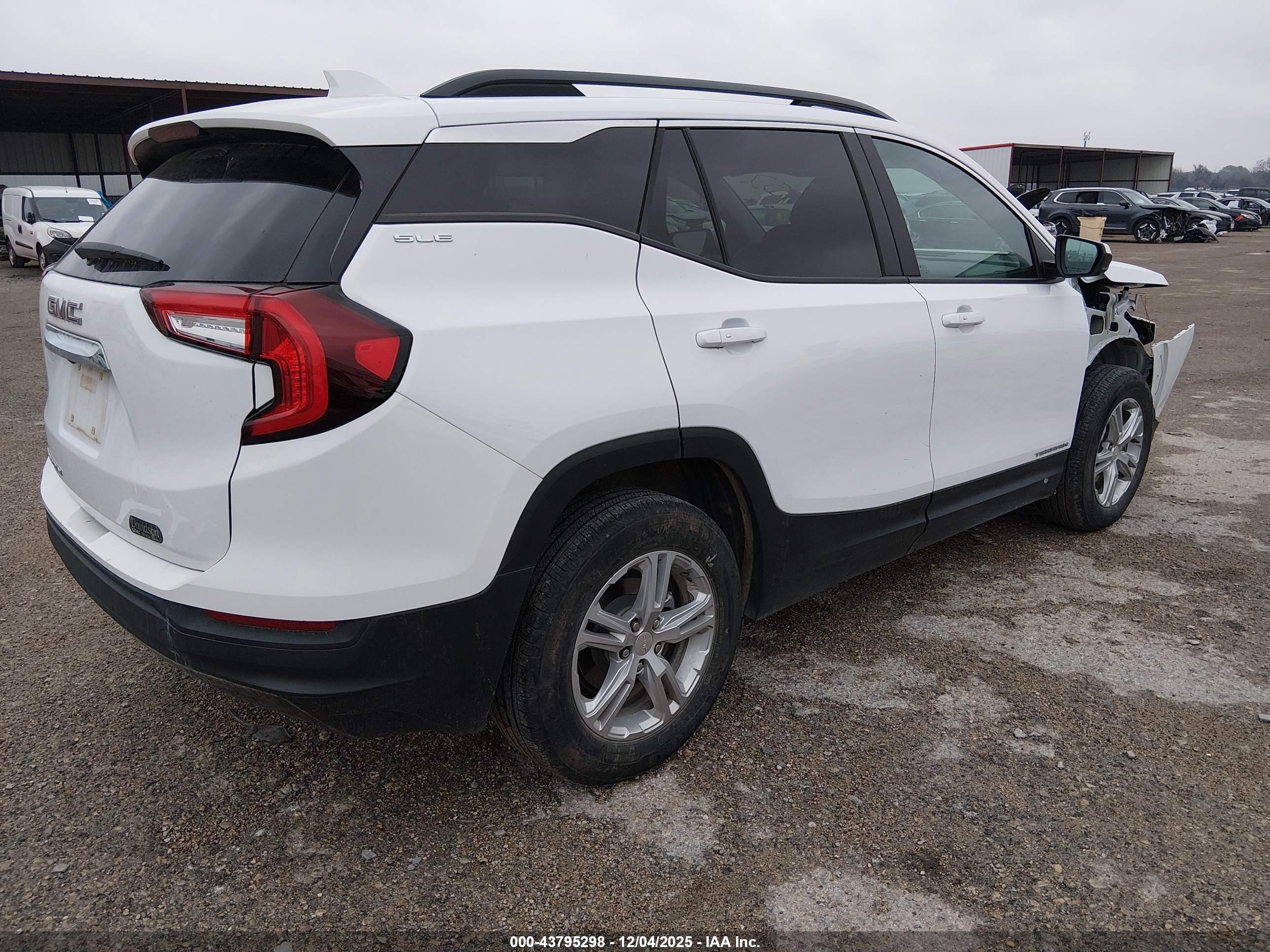 GMC TERRAIN image 4