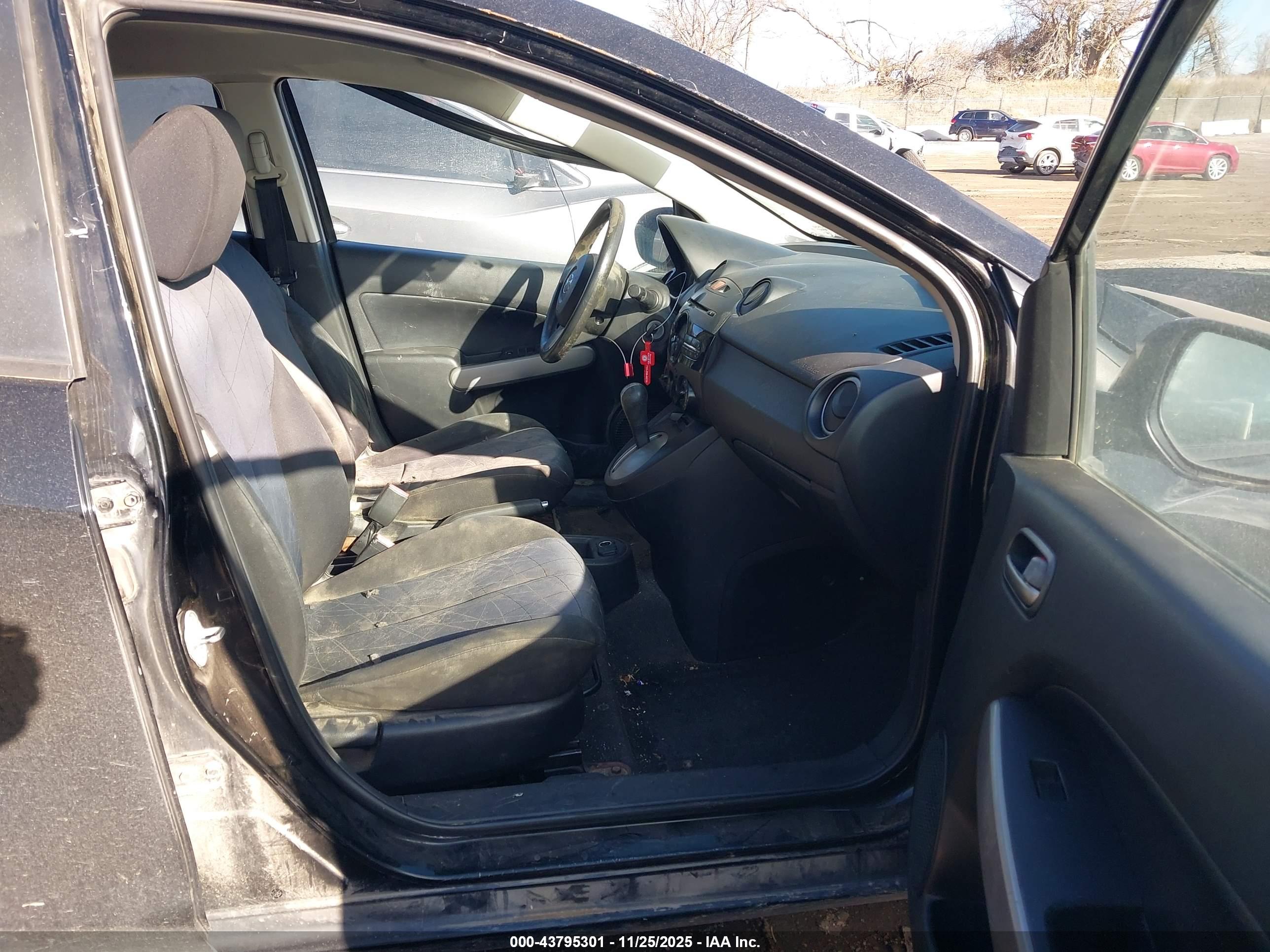 MAZDA MAZDA2 image 5