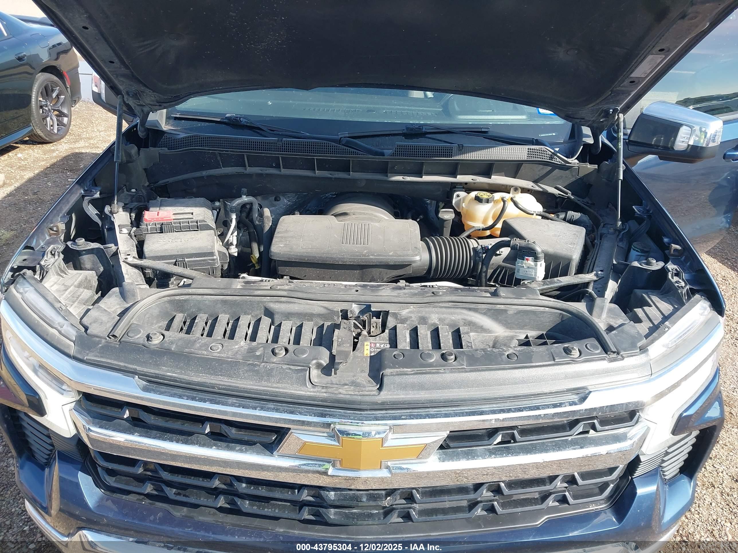 CHEVROLET SILVERADO image 10