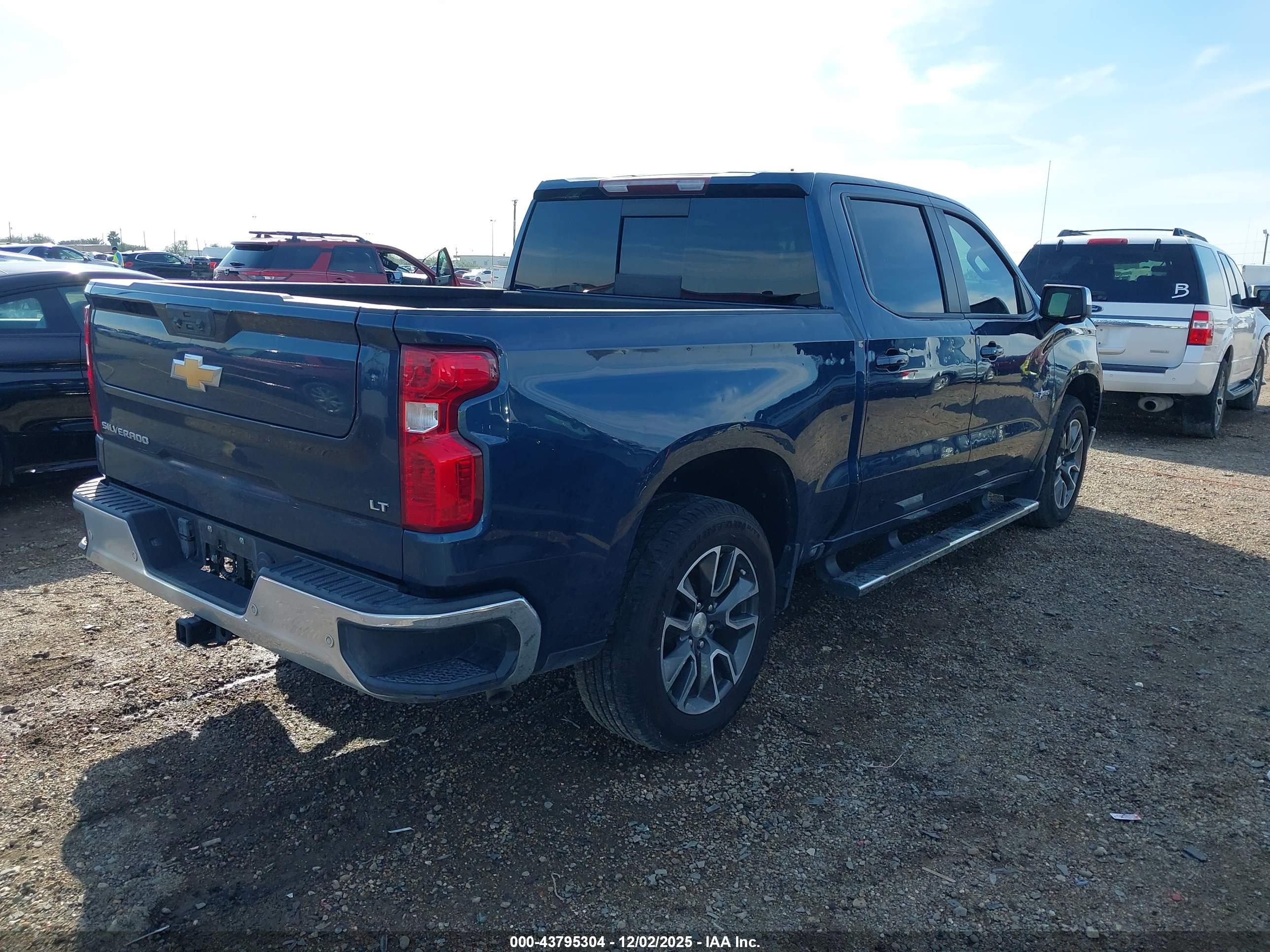 CHEVROLET SILVERADO image 4