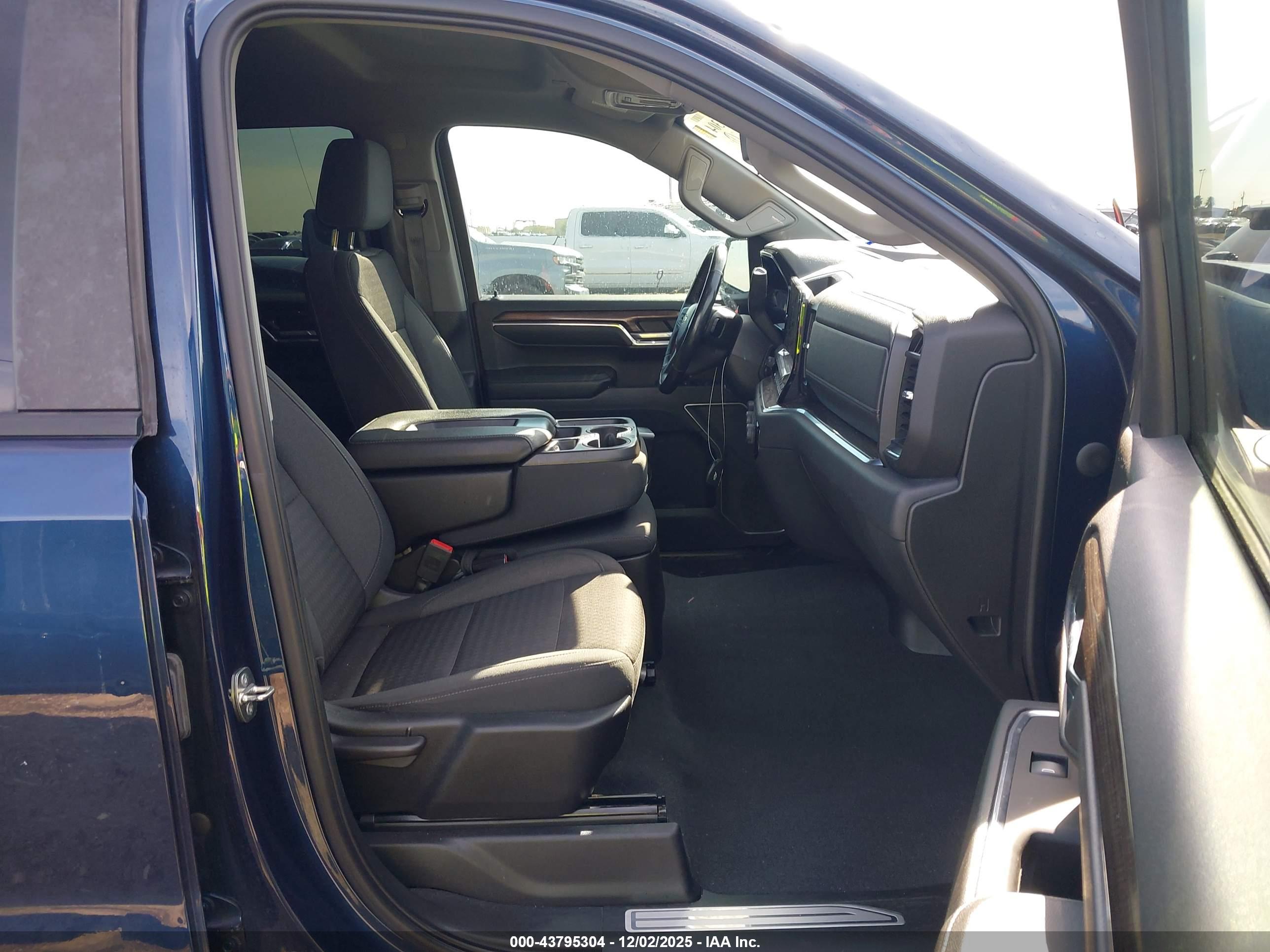 CHEVROLET SILVERADO image 5
