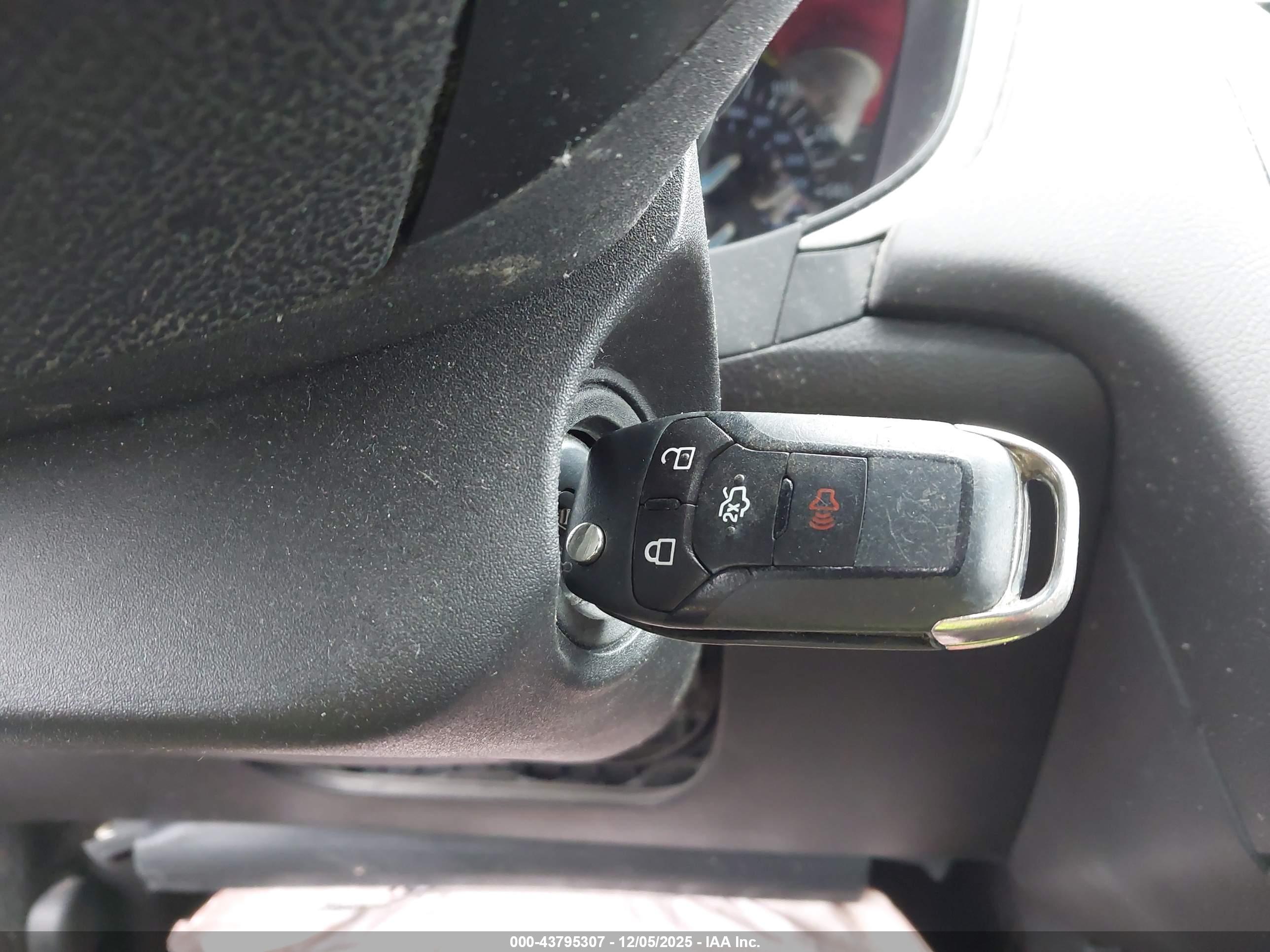 FORD FUSION image 11