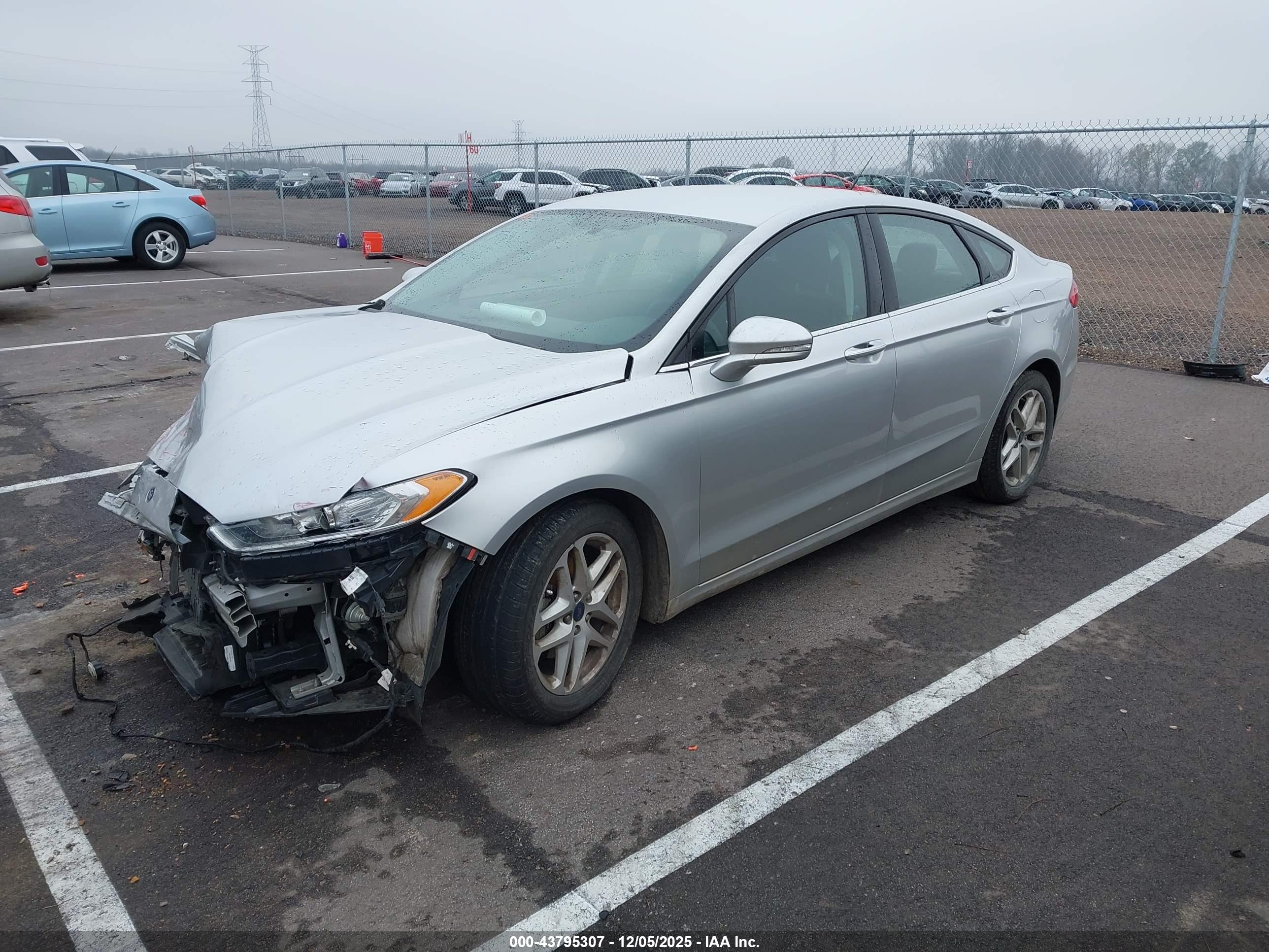 FORD FUSION image 2