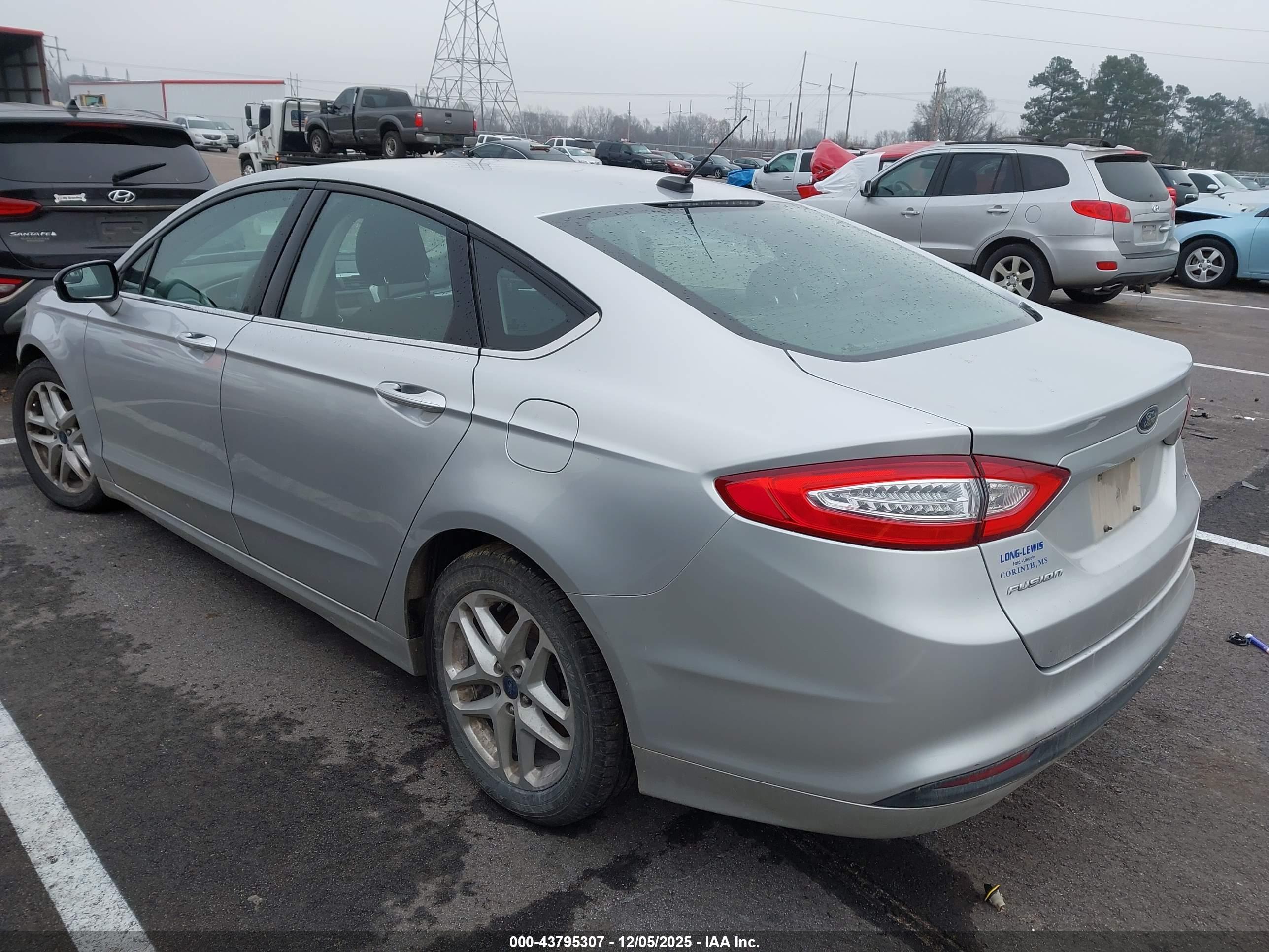 FORD FUSION image 3