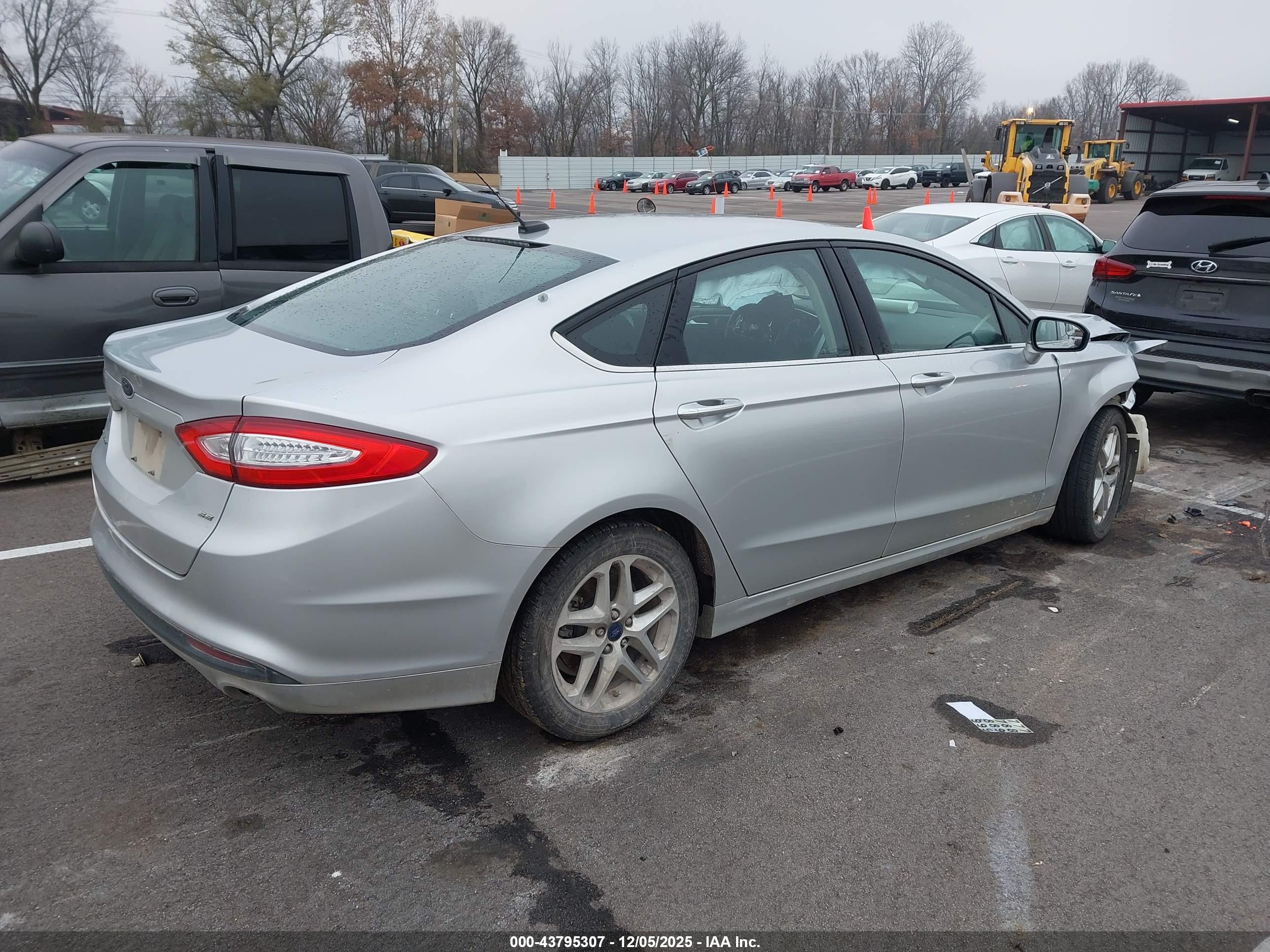 FORD FUSION image 4
