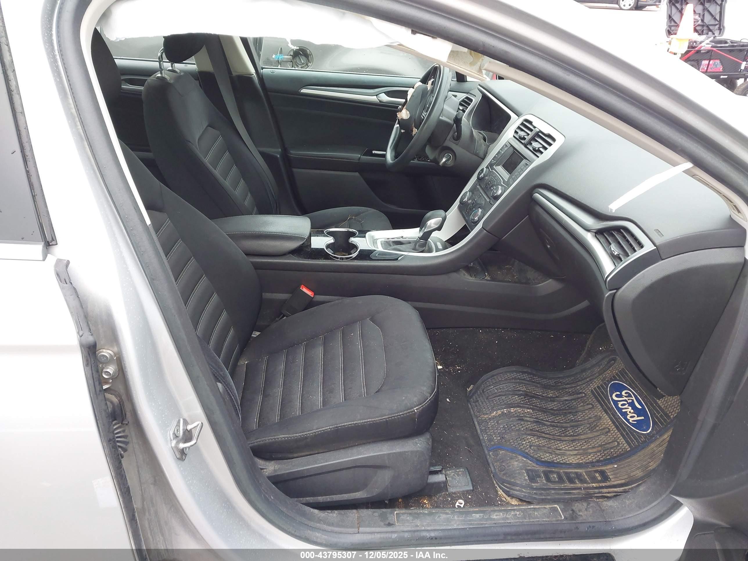 FORD FUSION image 5