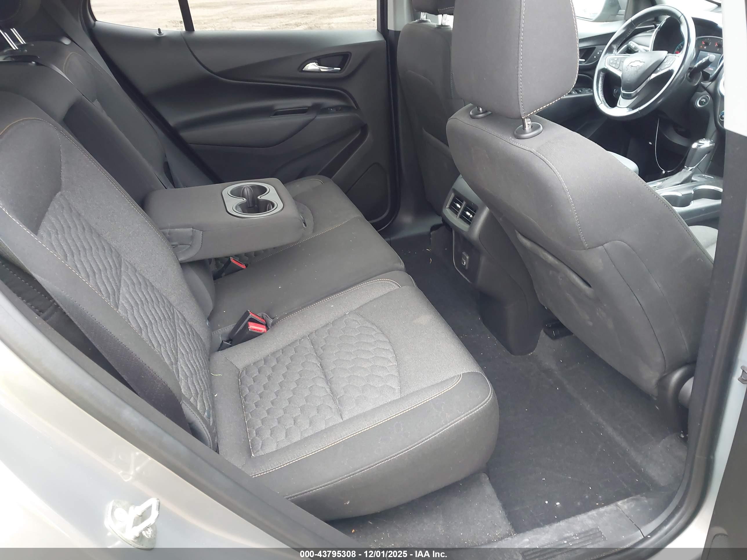 CHEVROLET EQUINOX image 8