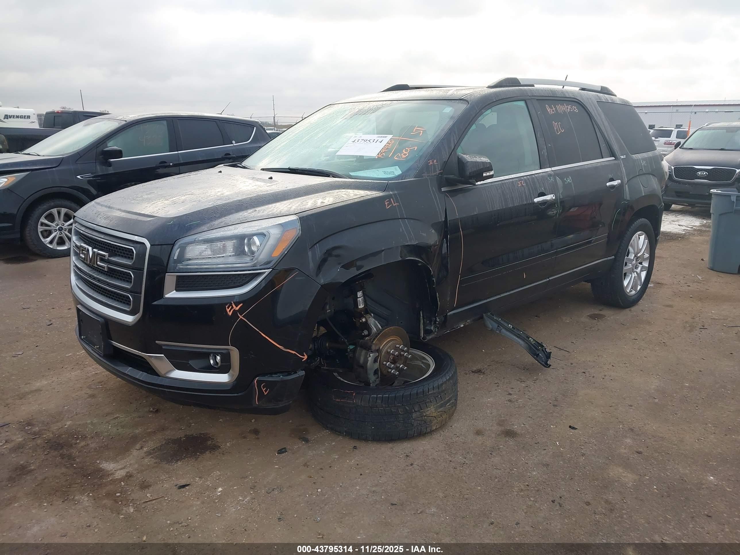 GMC ACADIA image 2