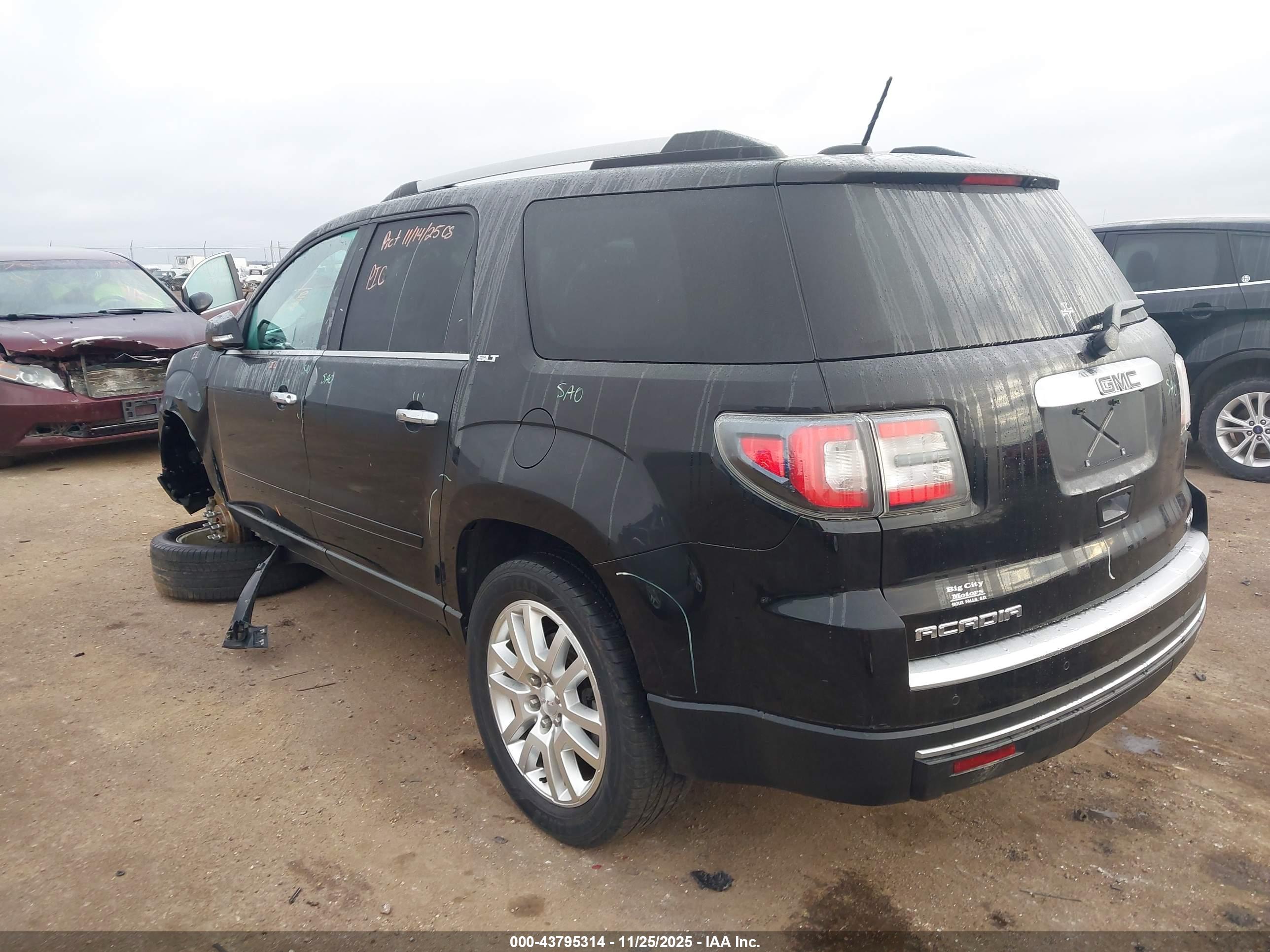 GMC ACADIA image 3