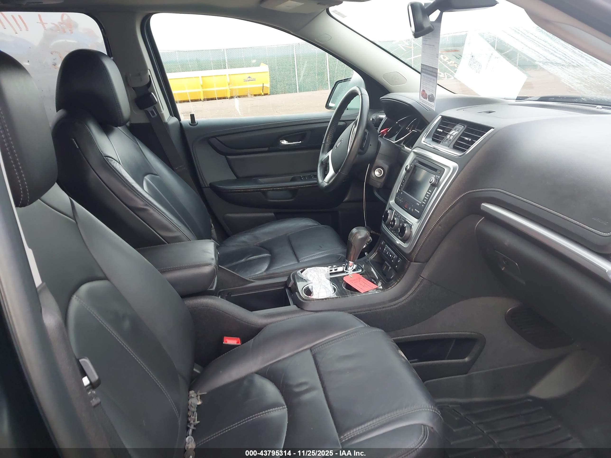 GMC ACADIA image 5