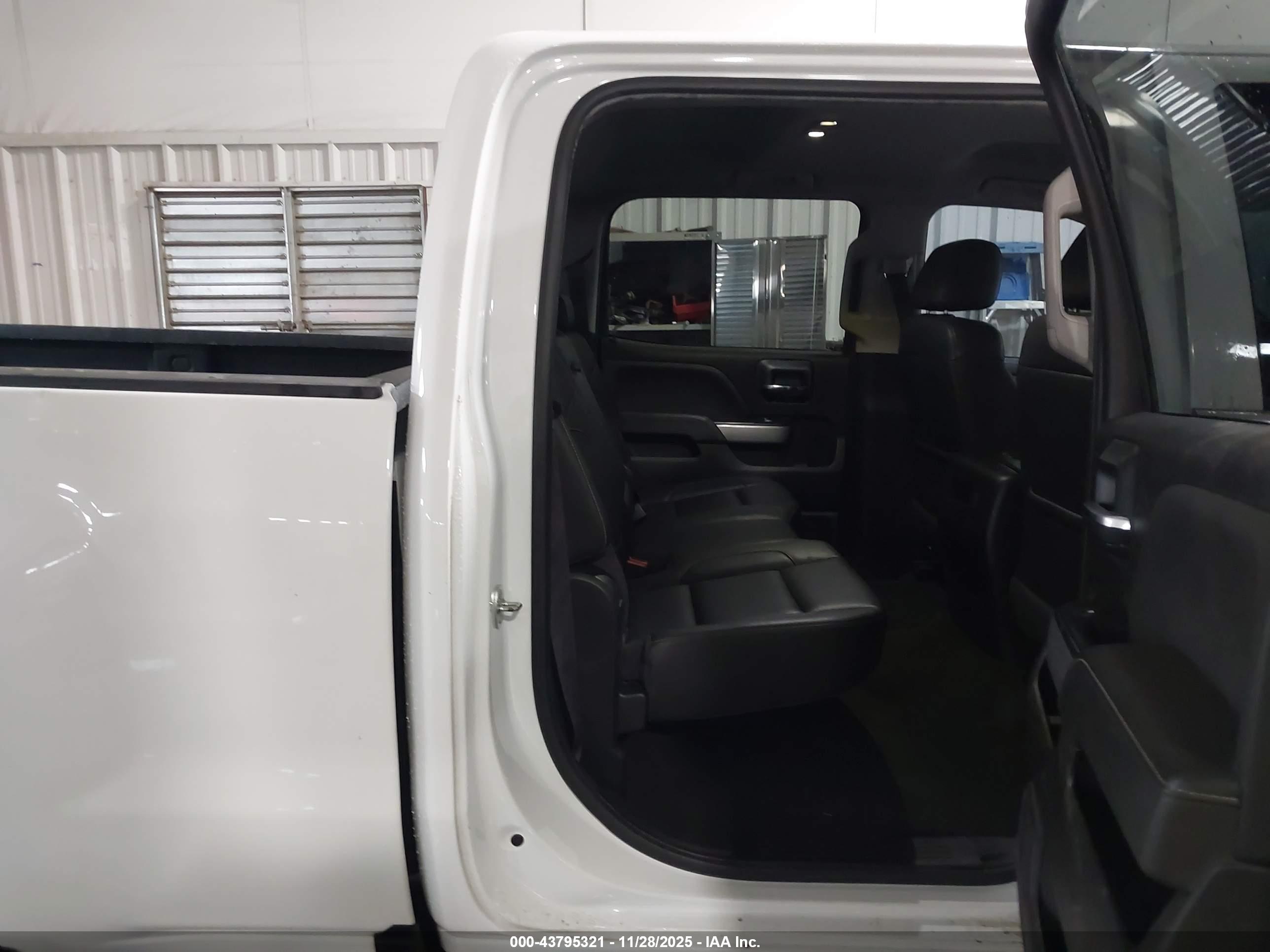 CHEVROLET SILVERADO image 8