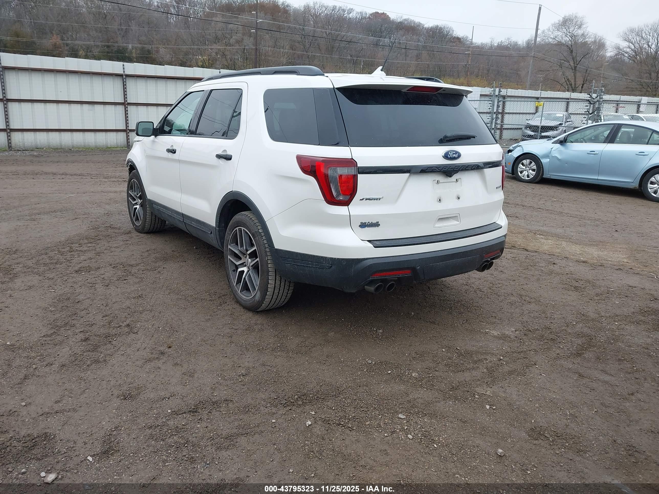 FORD EXPLORER image 3