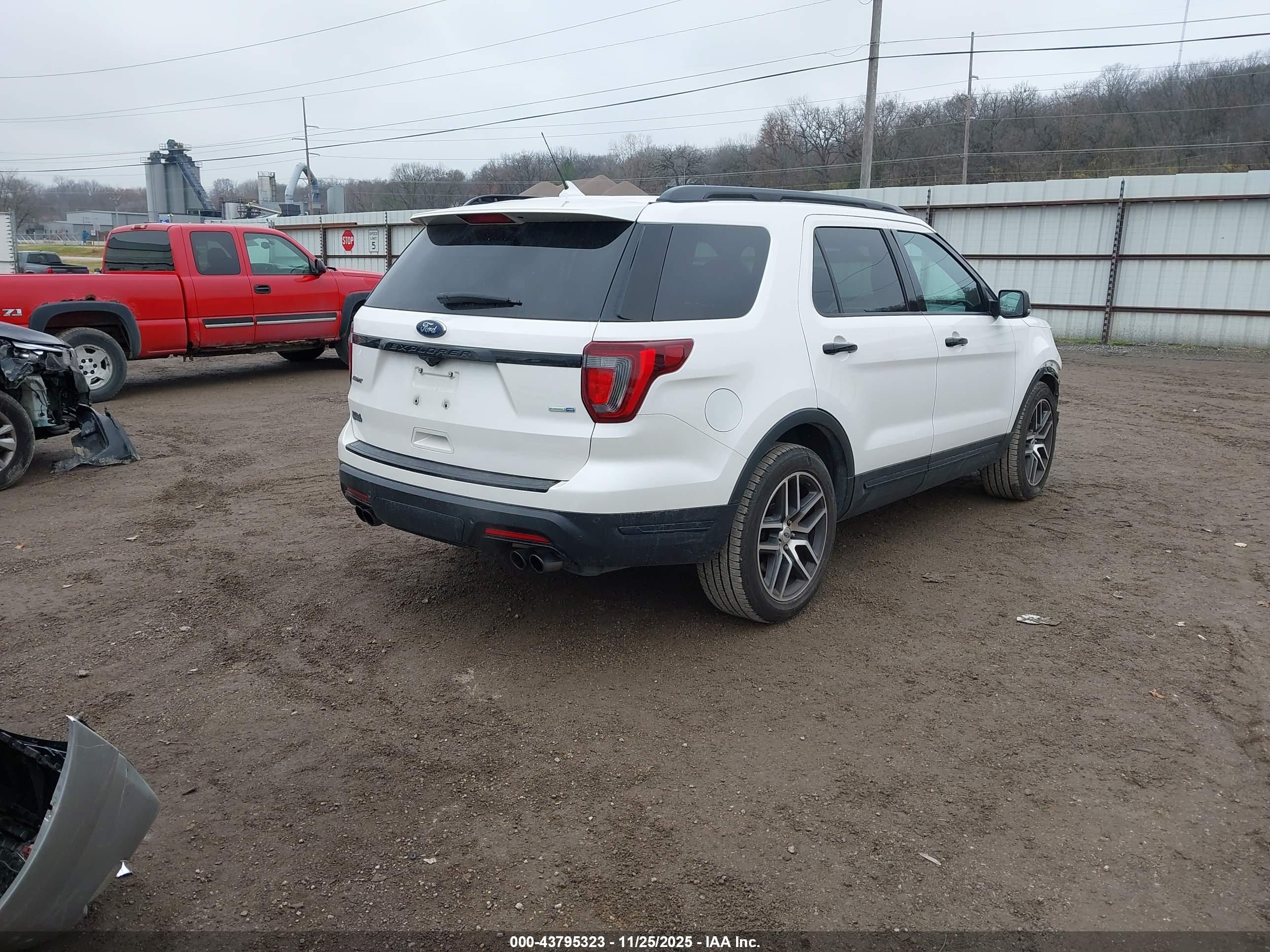 FORD EXPLORER image 4