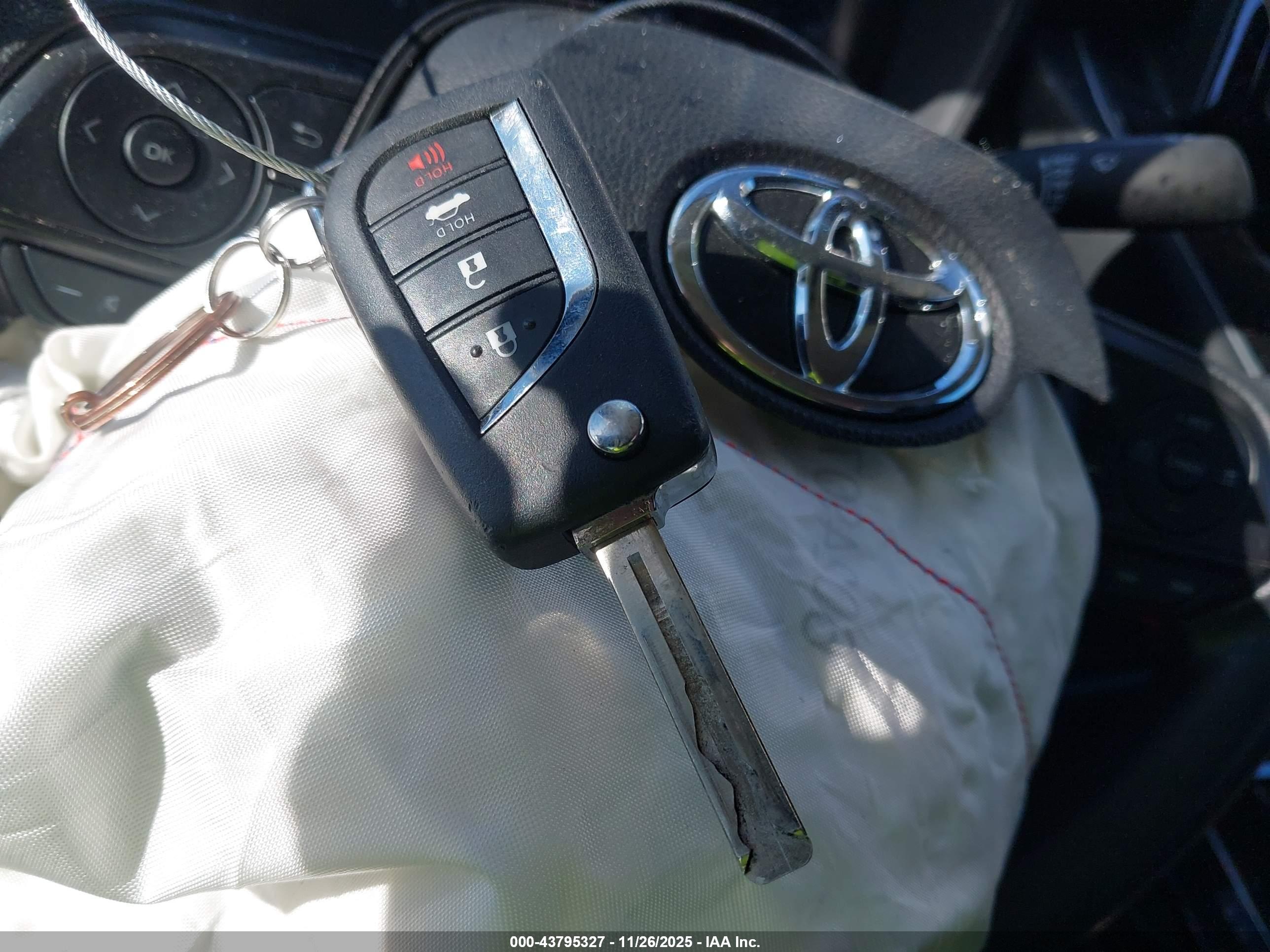 TOYOTA COROLLA image 11