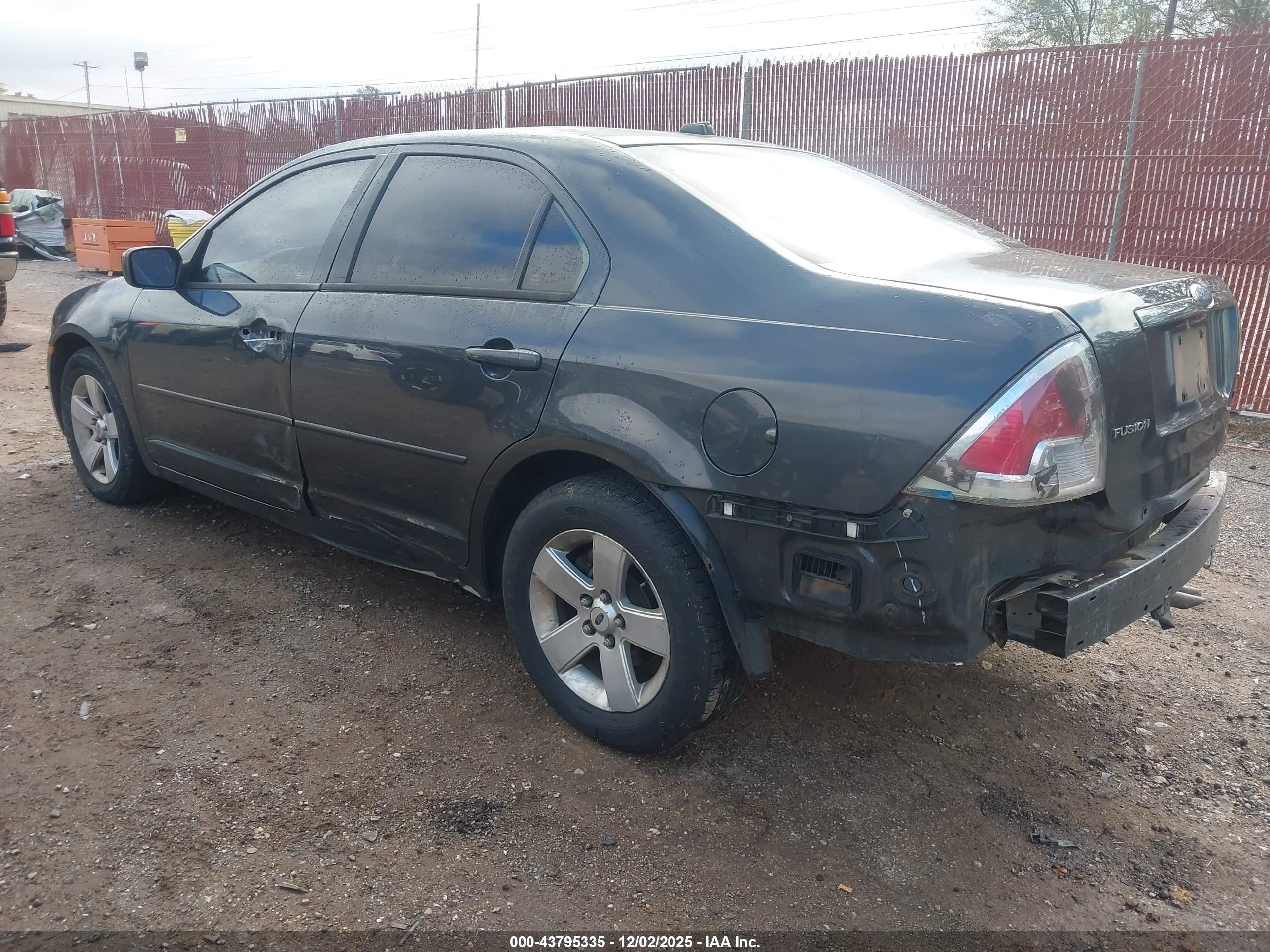 FORD FUSION image 3