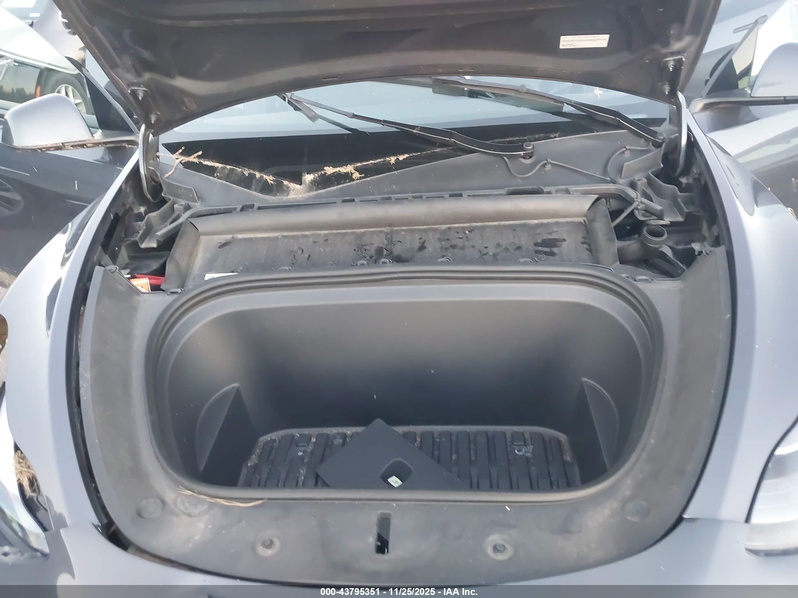 TESLA MODEL image 10