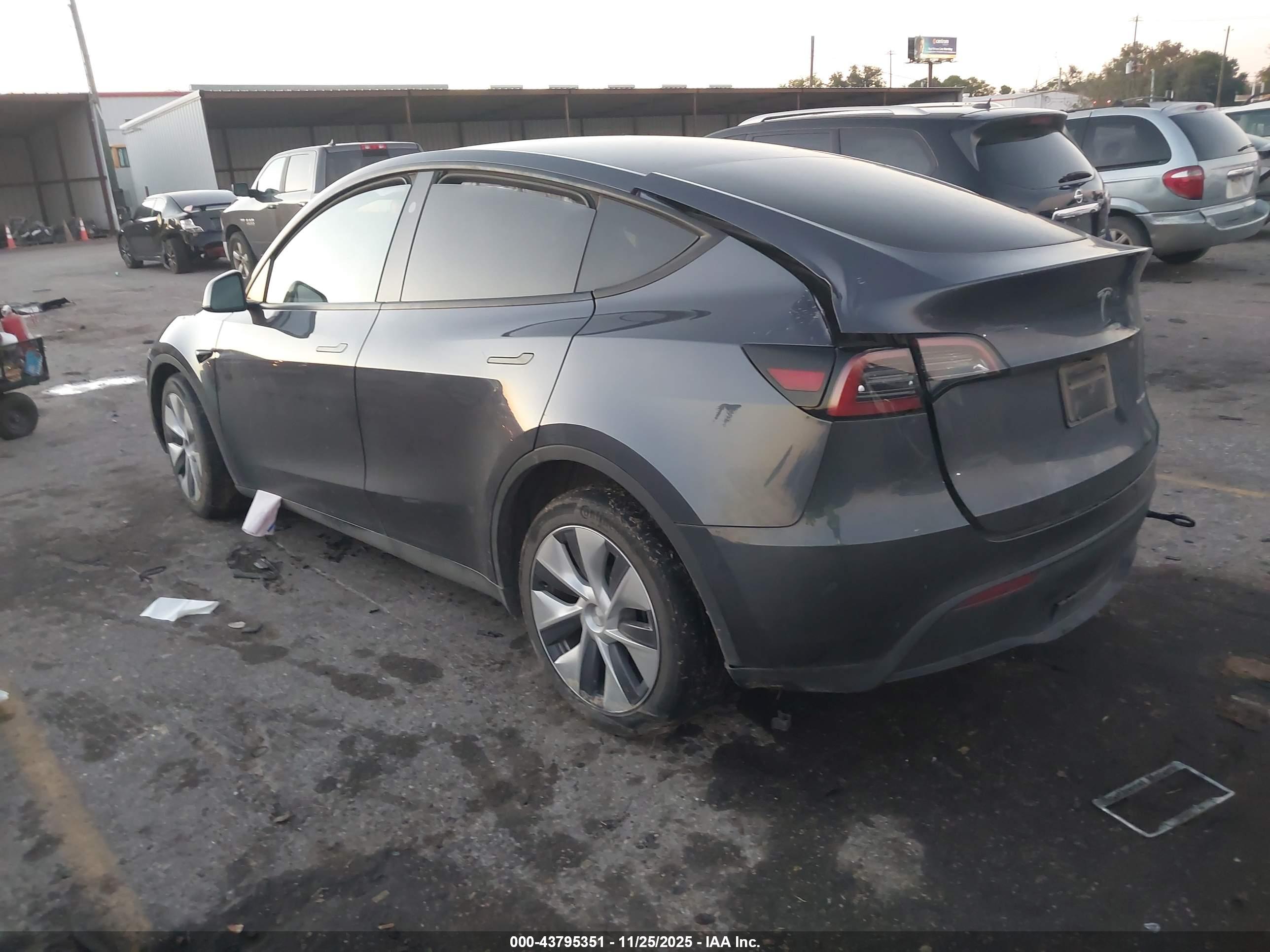 TESLA MODEL image 3