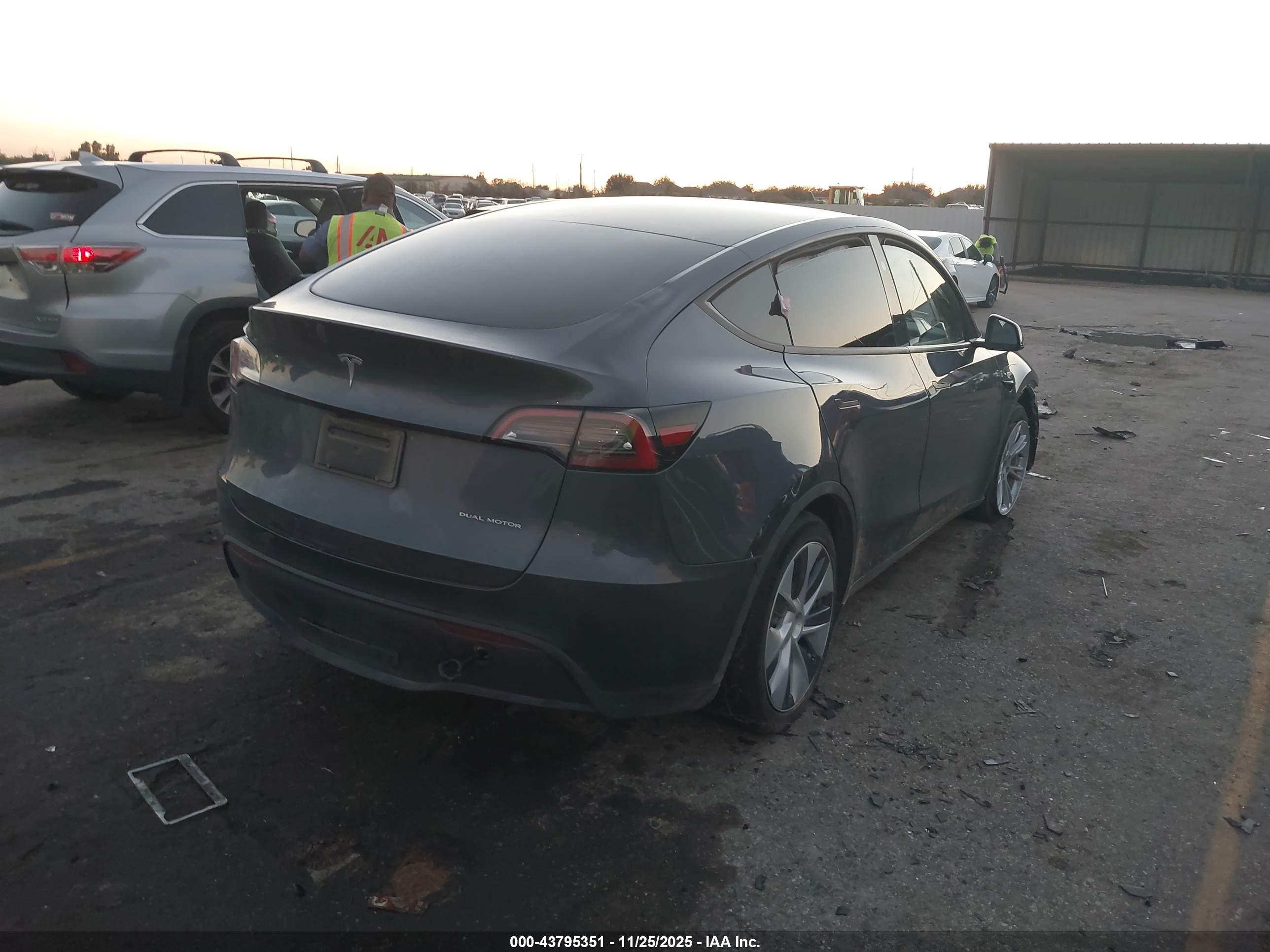 TESLA MODEL image 4