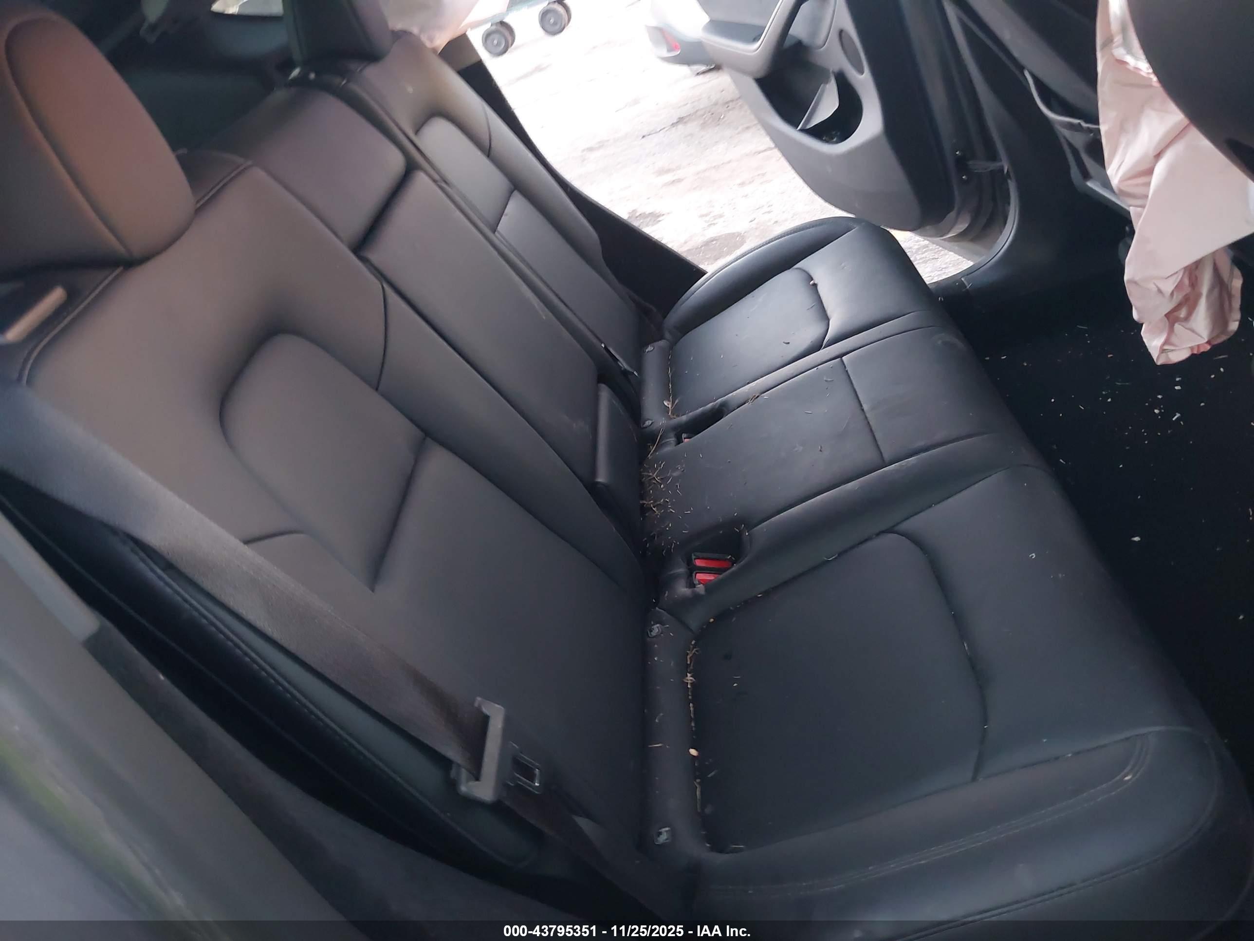 TESLA MODEL image 8